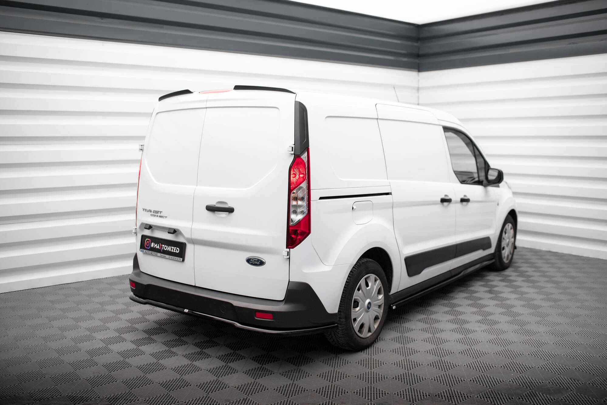 Street+ Mittlerer Diffusor Heck Ansatz passend für Ford Transit Connect Mk2 FL schwarz Hochglanz