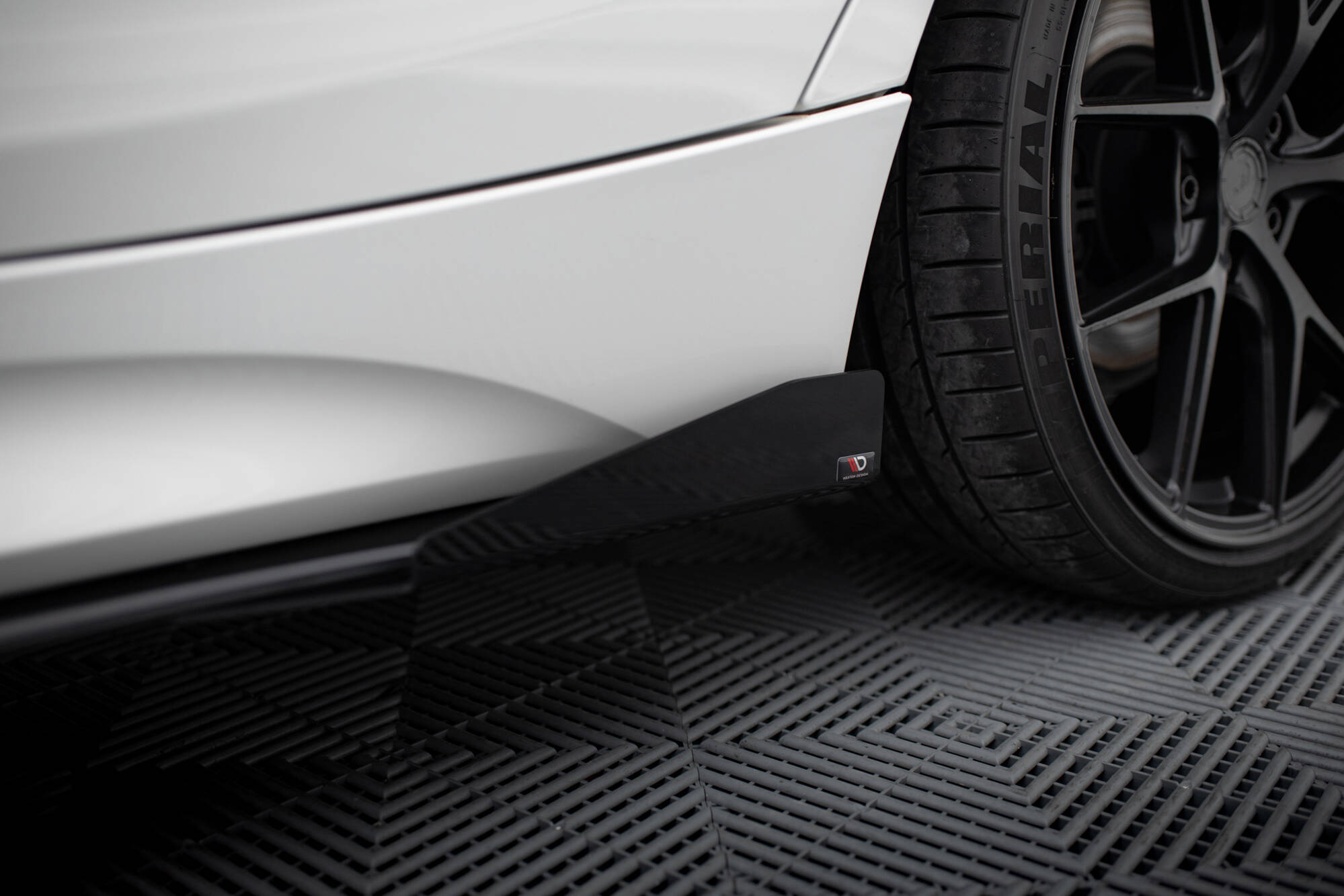 Street Pro Seitenschweller Leisten V.2 passend für BMW 1er F20 M135i / M140i / M-Paket rot+ Hochglanz Flaps