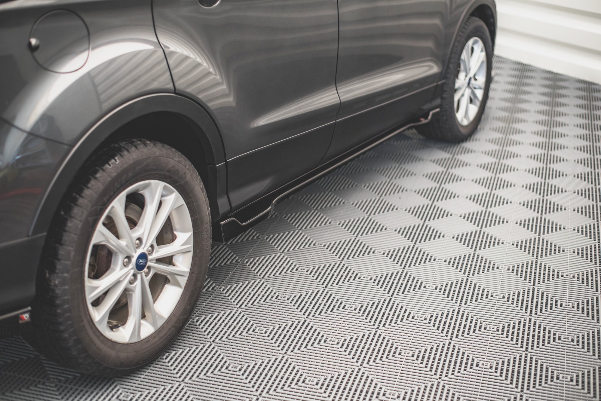 Street+ Seitenschweller Leisten passend für Ford Escape Mk3 schwarz Hochglanz
