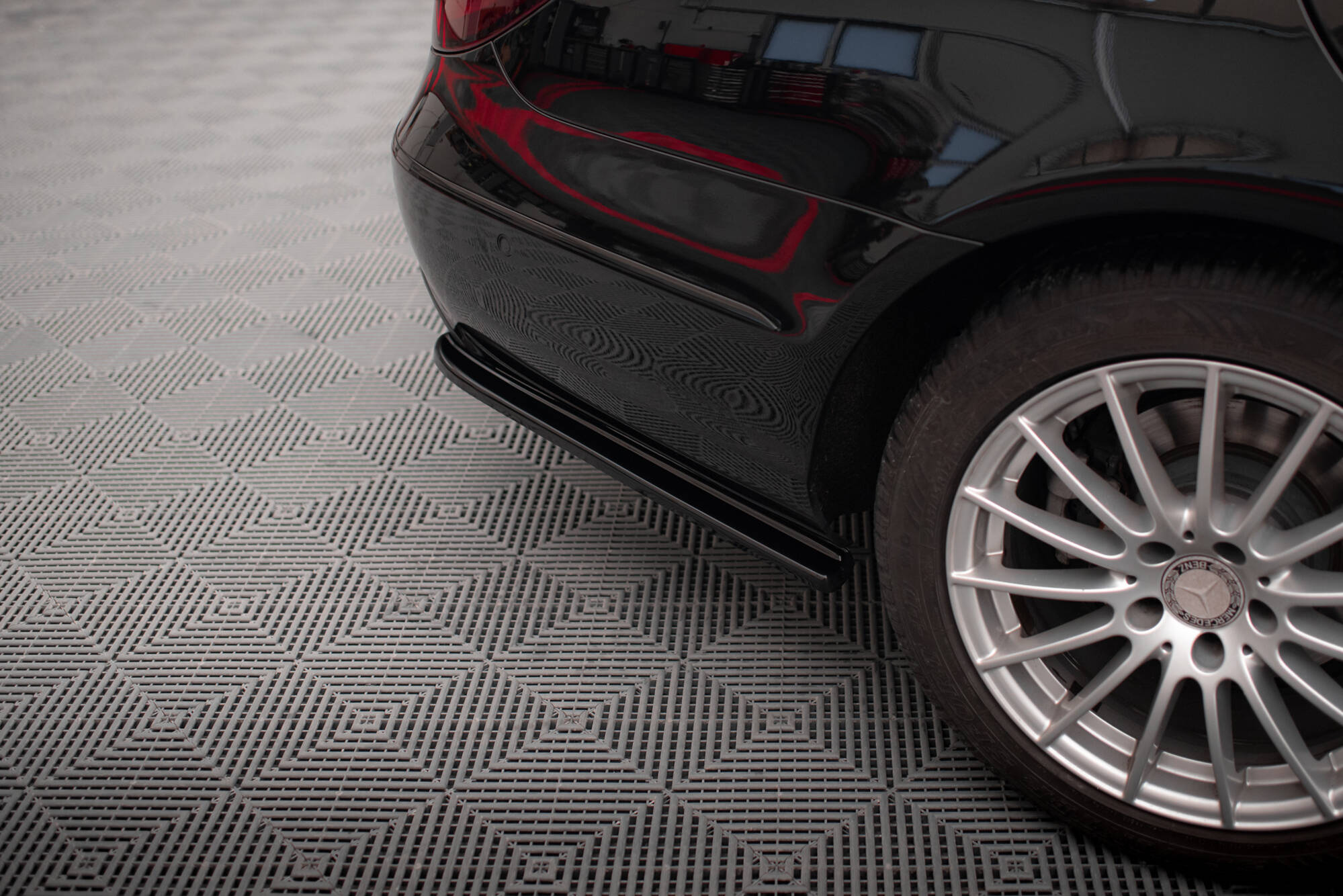 Heck Ansatz Flaps Diffusor für Mercedes-Benz CLS C218 schwarz Hochglanz