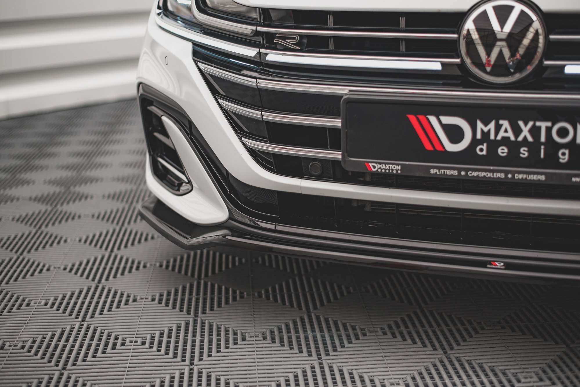 Street+ Spoilerlippe Front Ansatz V.3 passend für VW Arteon R-Line Limousine / Shooting Brake Mk1 FL schwarz Hochglanz