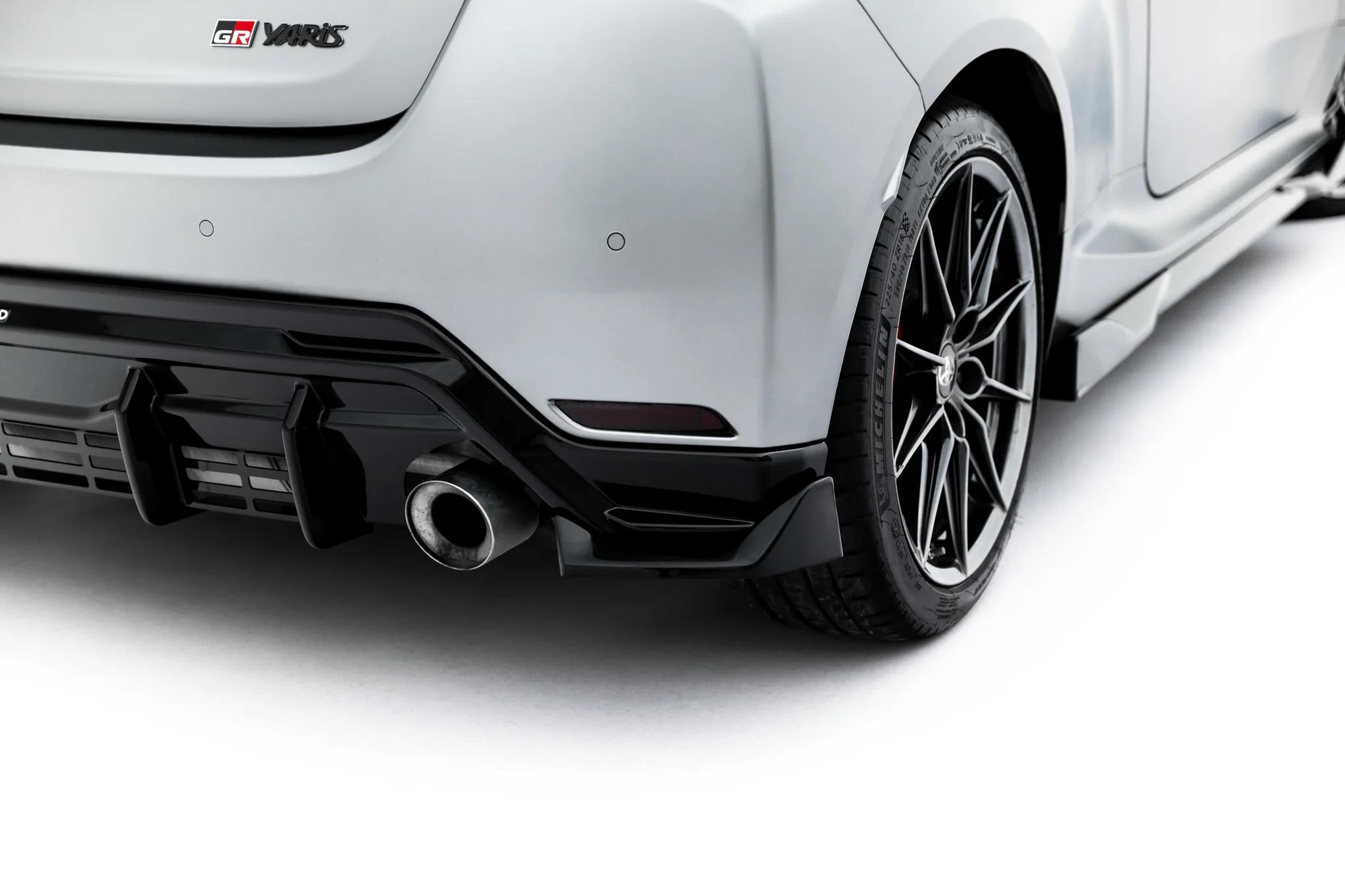 Diffusor Flaps V.4 passend für Toyota GR Yaris Mk4 Facelift schwarz Hochglanz