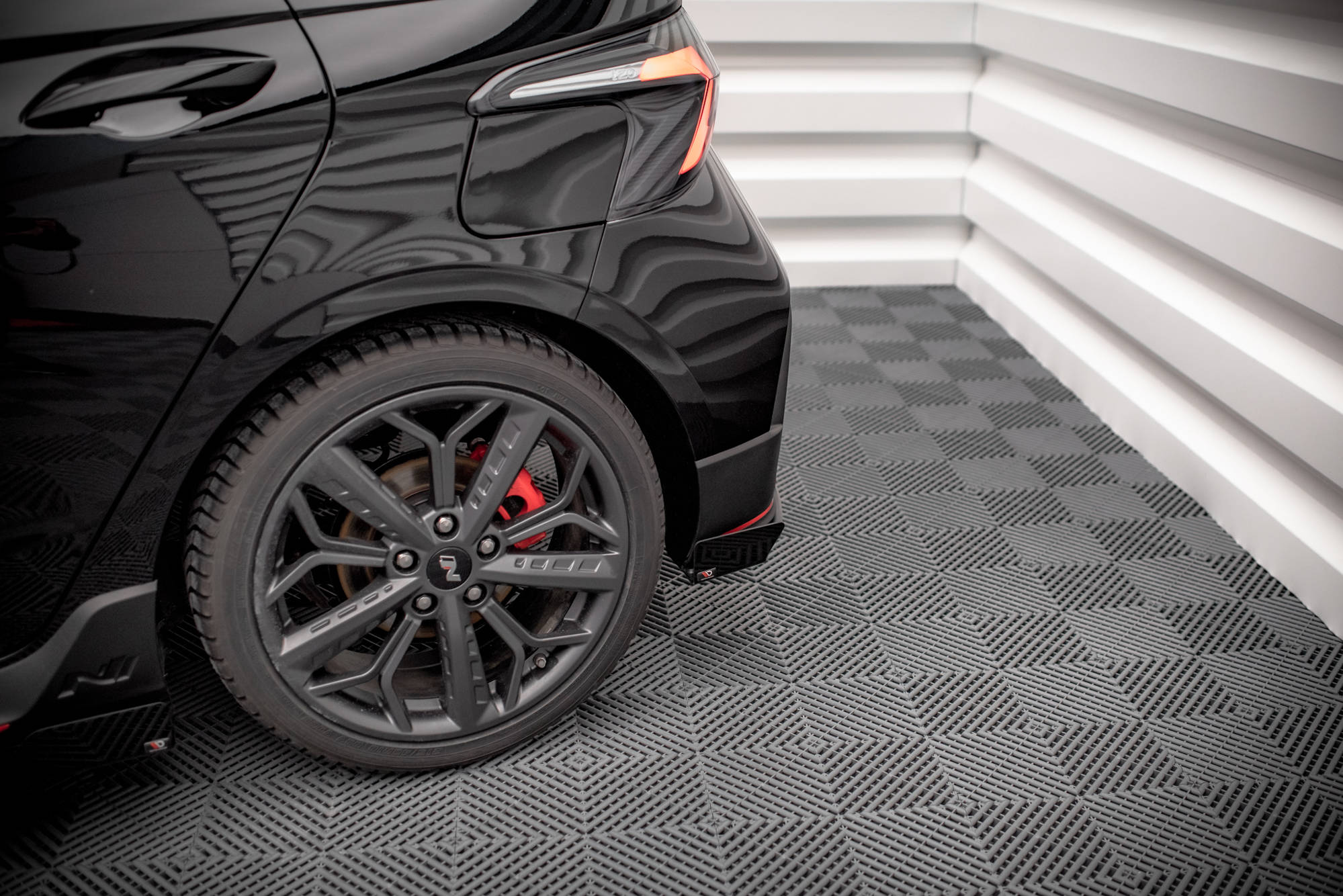 Hintere Seiten Flaps passend für Hyundai I20 N Mk3 schwarz Hochglanz