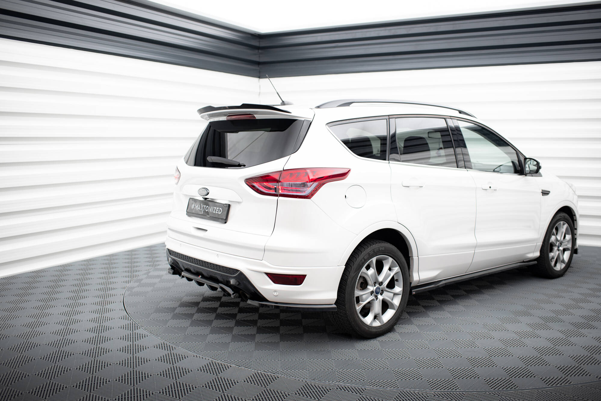 Street+ Mittlerer Diffusor RACE Heck Ansatz passend für Ford Kuga ST-Line Mk2 FL schwarz Hochglanz