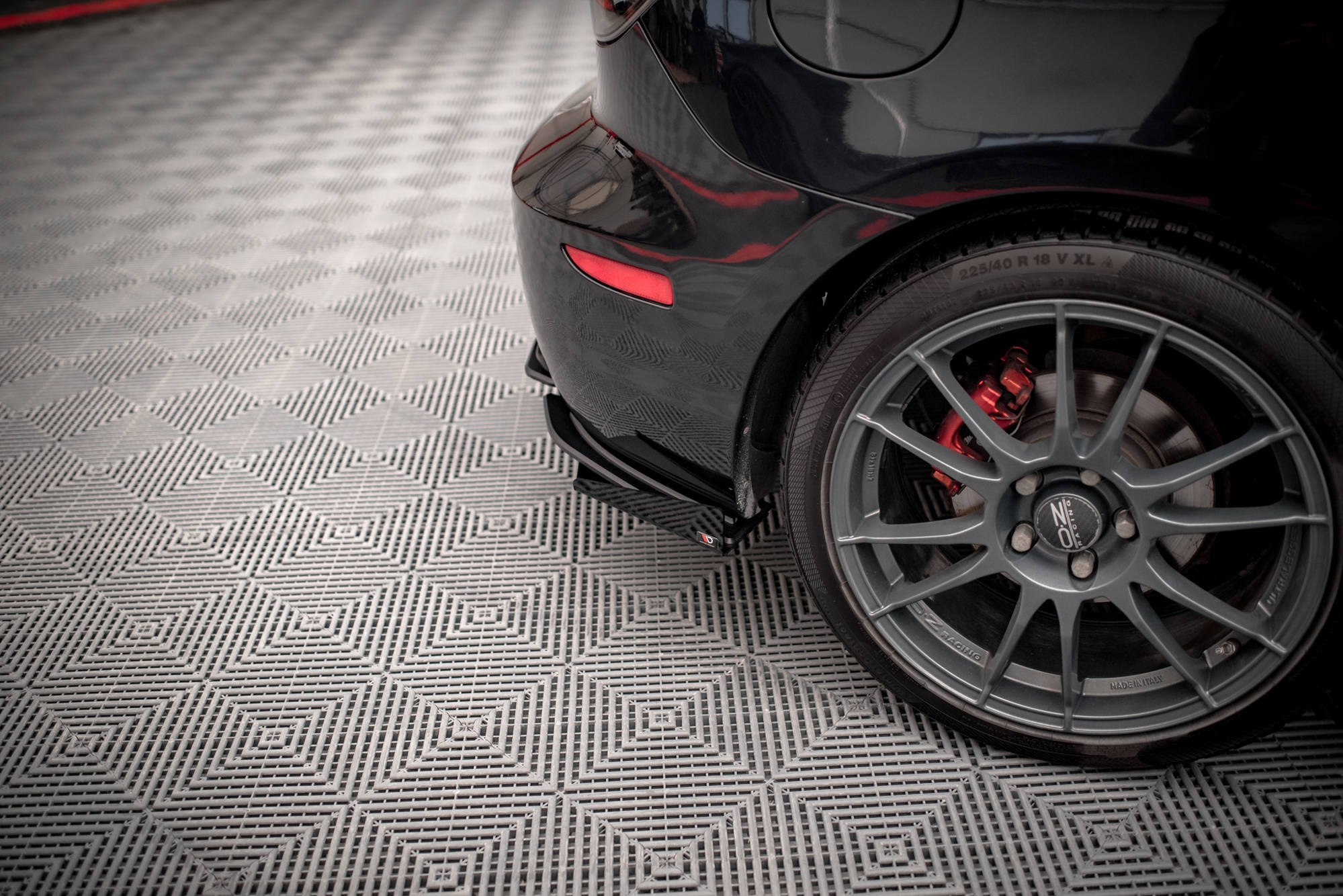 Street Pro Heck Ansatz Flaps passend für Mazda 3 MPS Mk1 rot+ Hochglanz Flaps