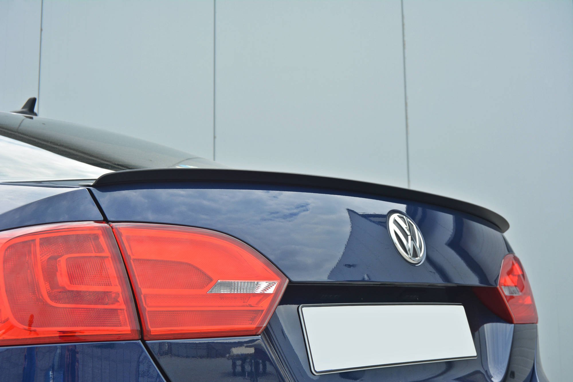Spoiler CAP für VOLKSWAGEN JETTA MK6 SEDAN vor Facelift schwarz Hochglanz
