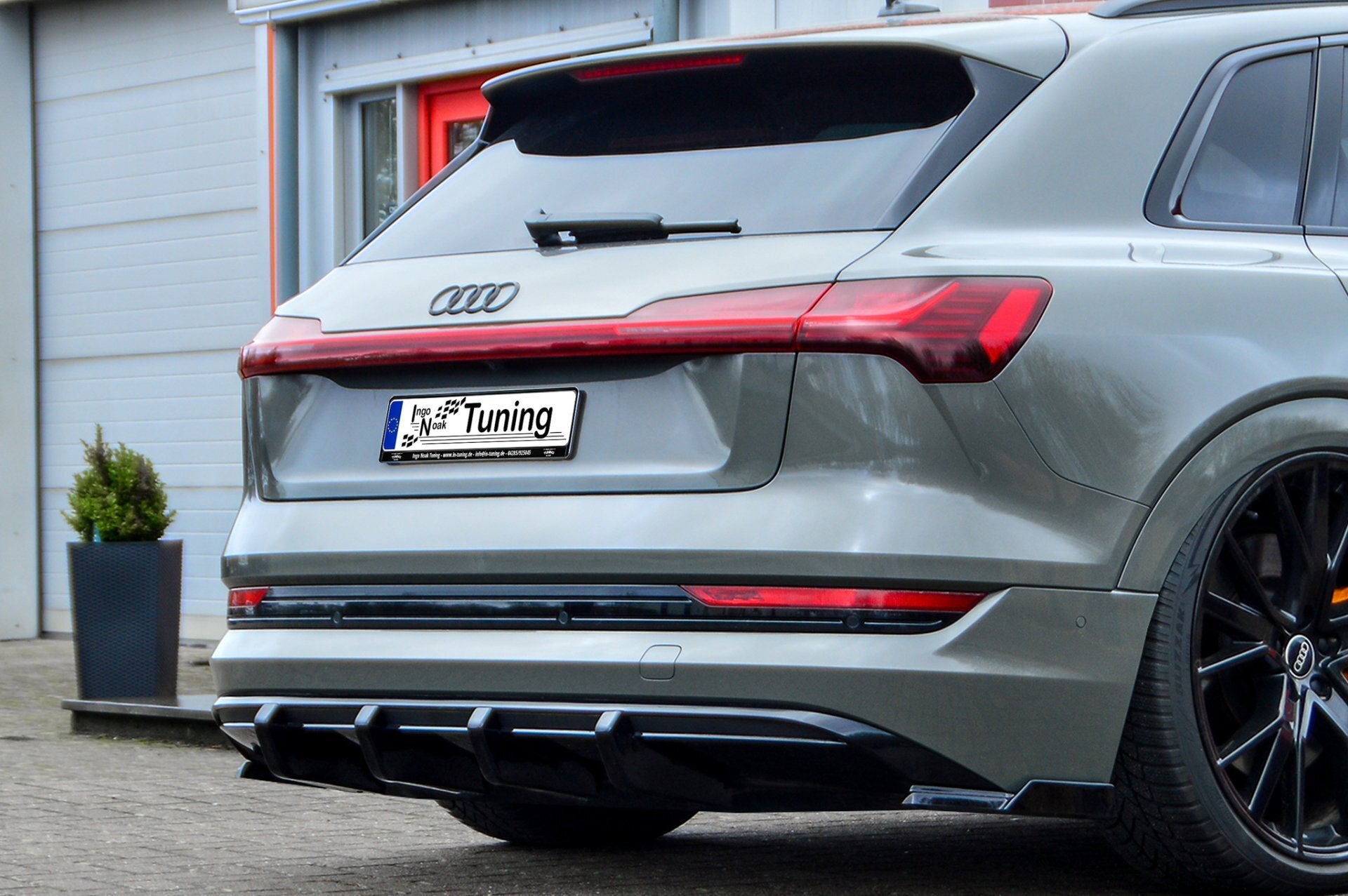 4.tlg. Heckansatz Aufsatz für Audi E-Tron Quattro S-Line (Schwarz Matt)