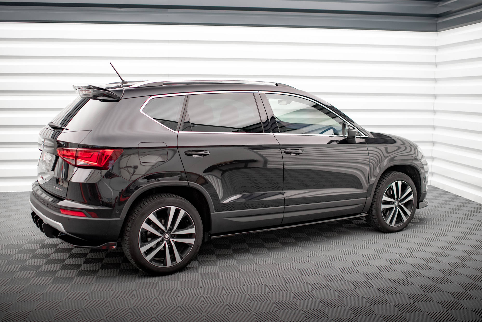 Street+ Seitenschweller Leisten passend für Seat Ateca Mk1 schwarz Hochglanz