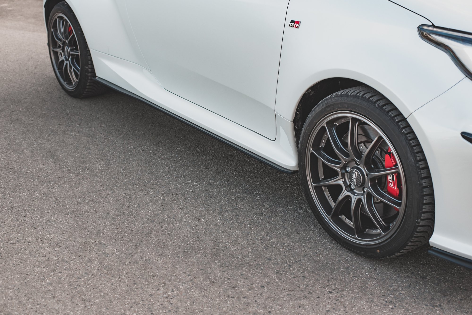 Street Pro Seitenschweller Leisten passend für Toyota GR Yaris Mk4 rot