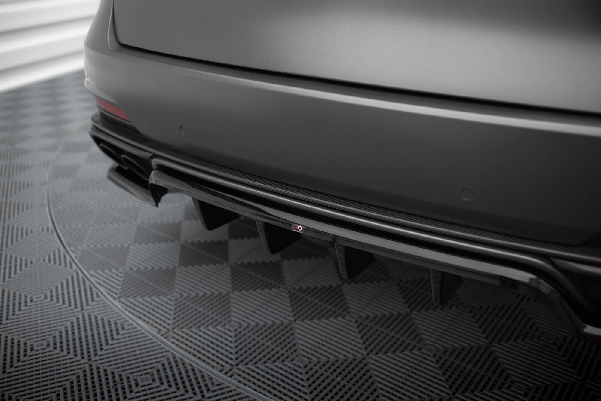 Diffusor Heckansatz passend für Maserati Levante Trofeo Mk1 schwarz Hochglanz