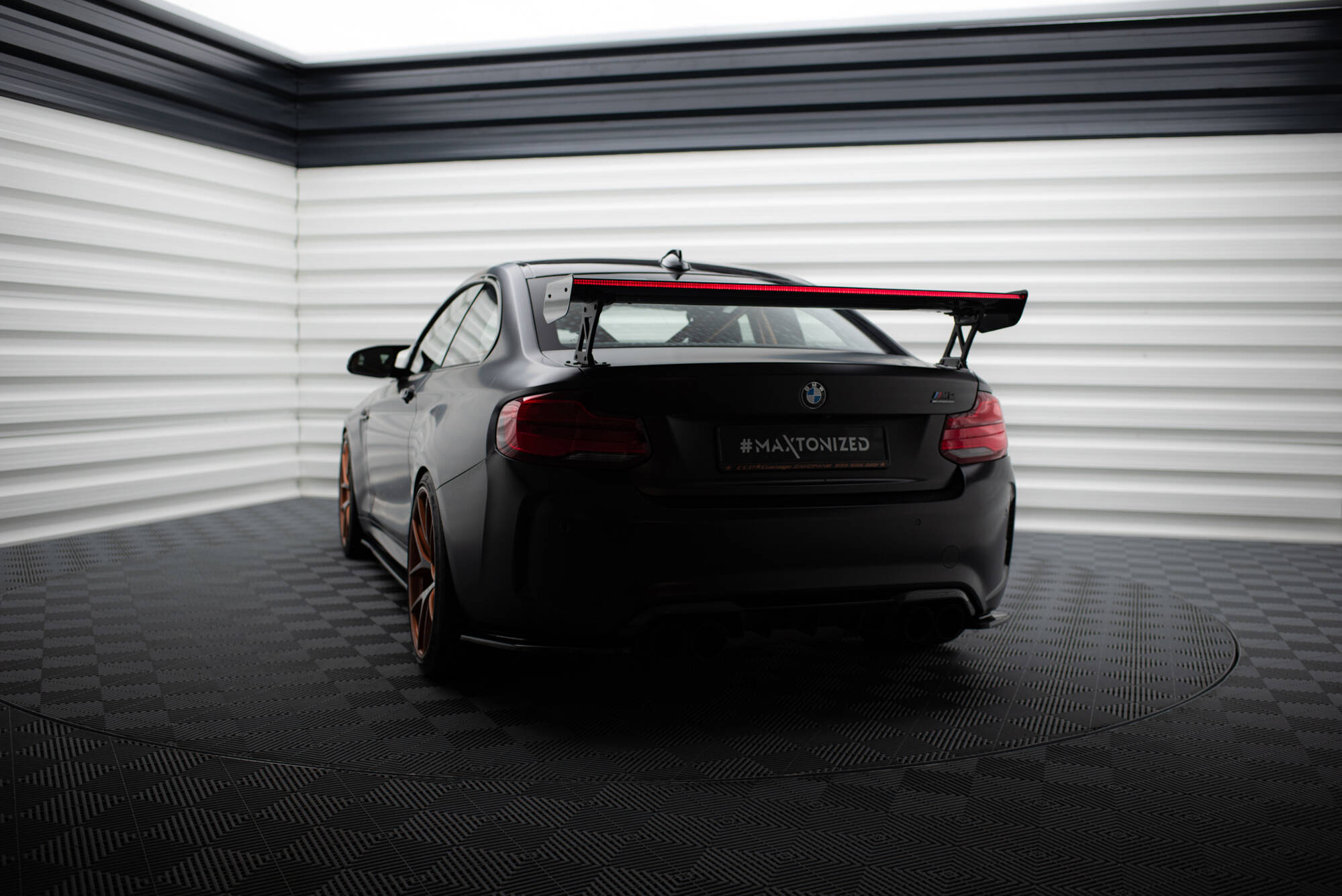 Carbon Heck Spoiler Heckflügel Standfuß Außen + LED passend für BMW M2 F87 / 2 / 2 M-Paket F22
