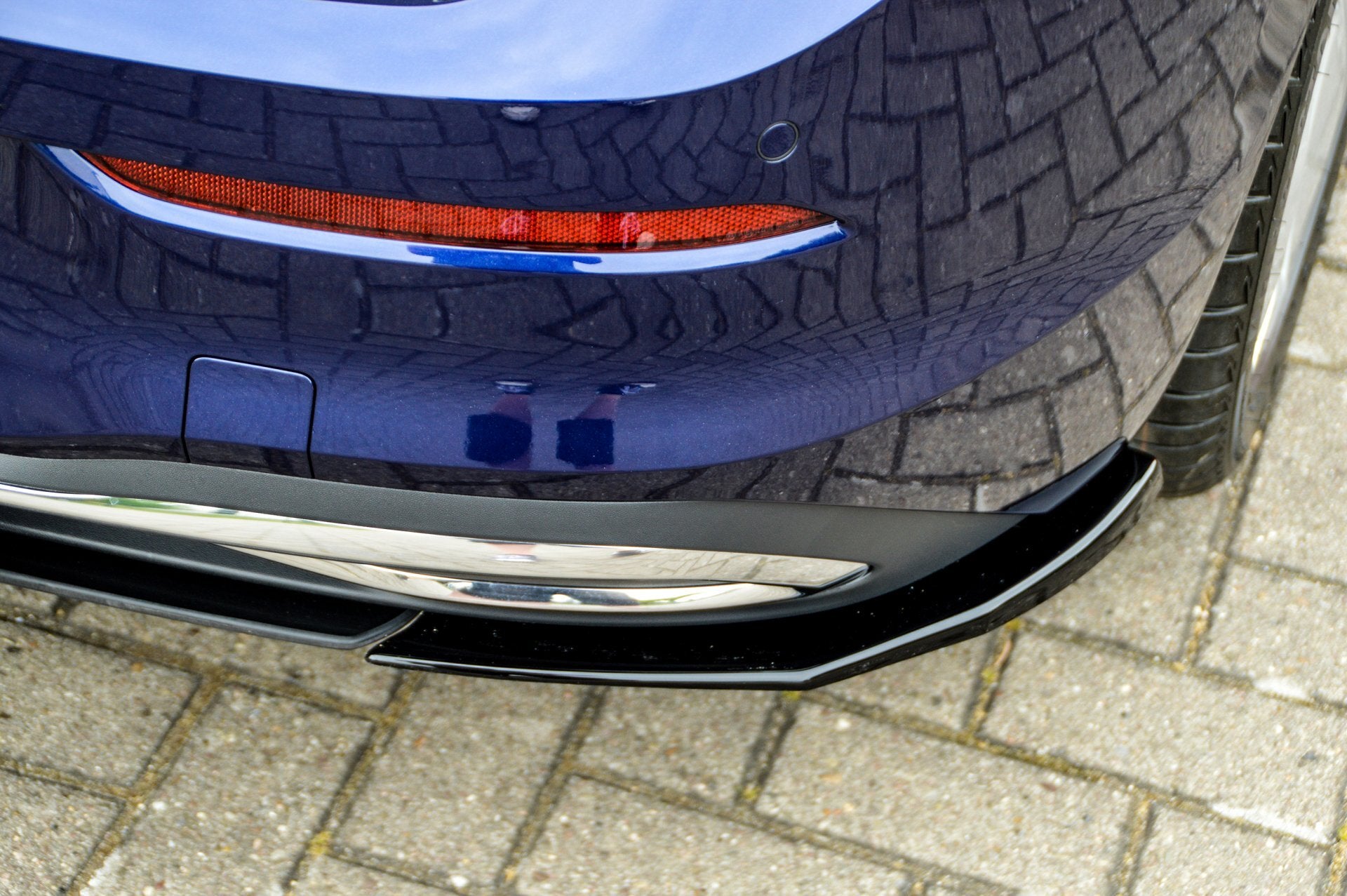 Gefräster Heckansatz mit Seitenteilen für VW Golf 8