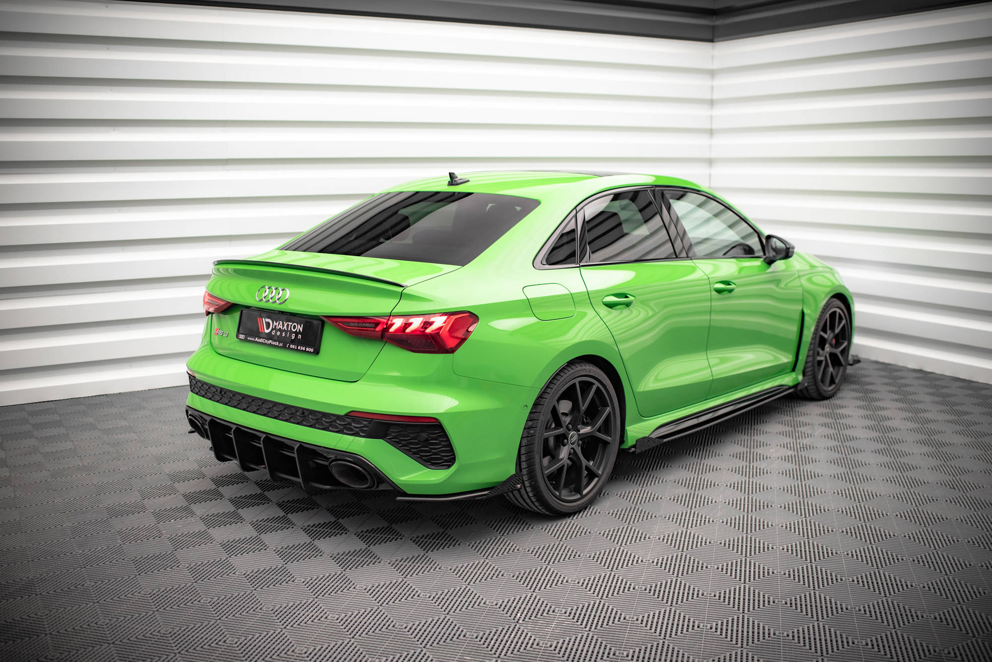 Street Pro Heck Ansatz Flaps passend für Audi RS3 Limousine 8Y rot+ Hochglanz Flaps