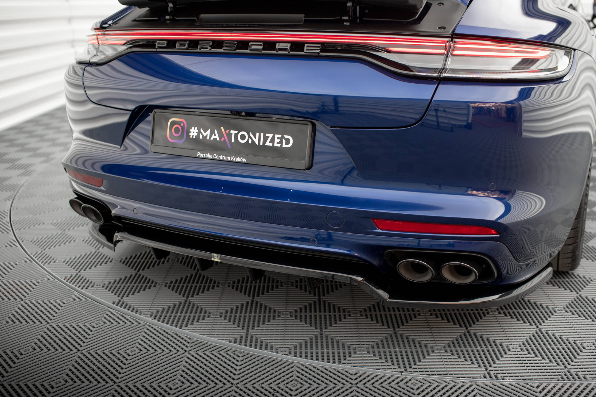 Street+ Mittlerer Diffusor RACE Heck Ansatz passend für Porsche Panamera GTS Sport Turismo 971 FL schwarz Hochglanz