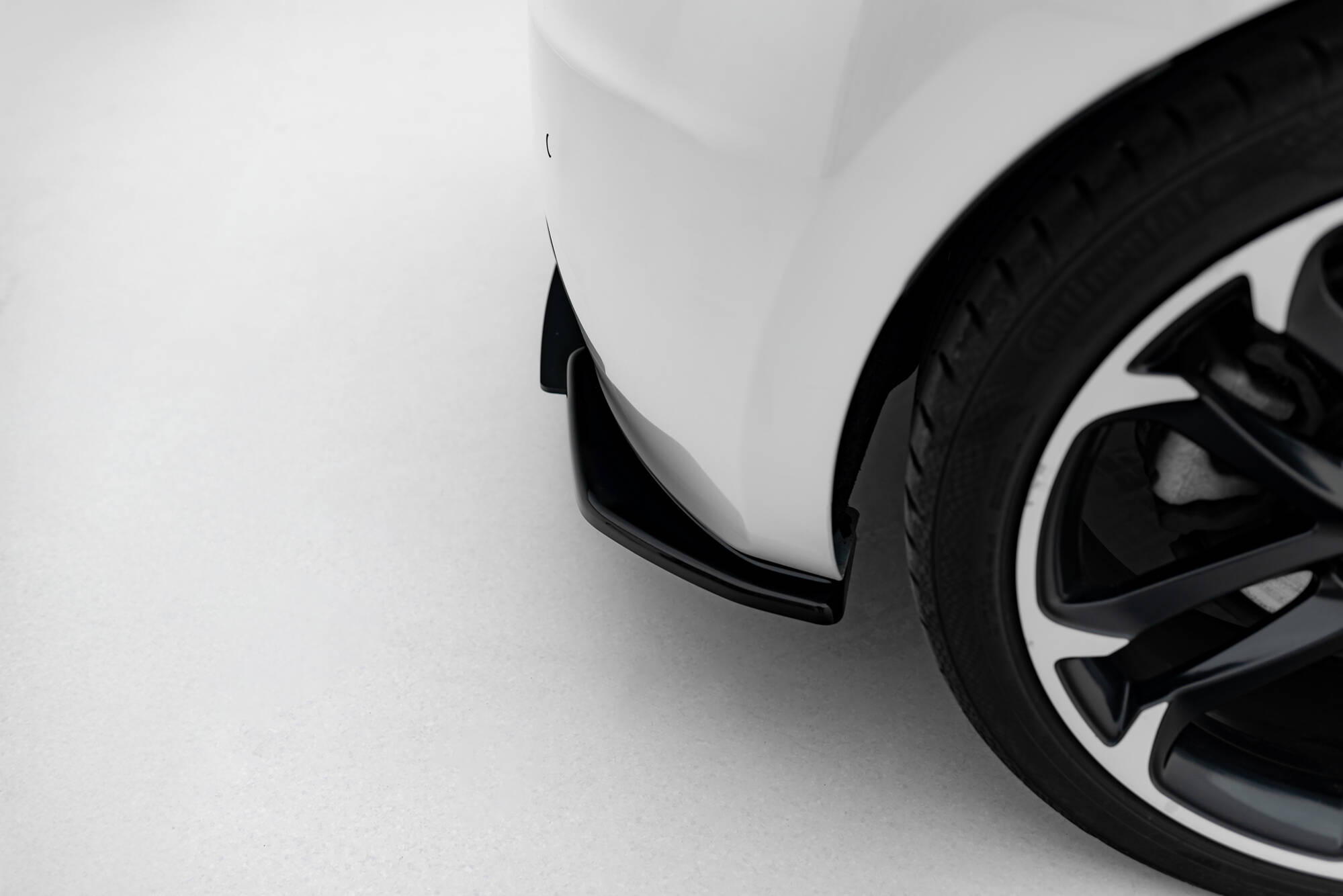 Heck Ansatz Flaps Diffusor für Peugeot RCZ Mk1 / Mk1 Facelift schwarz Hochglanz