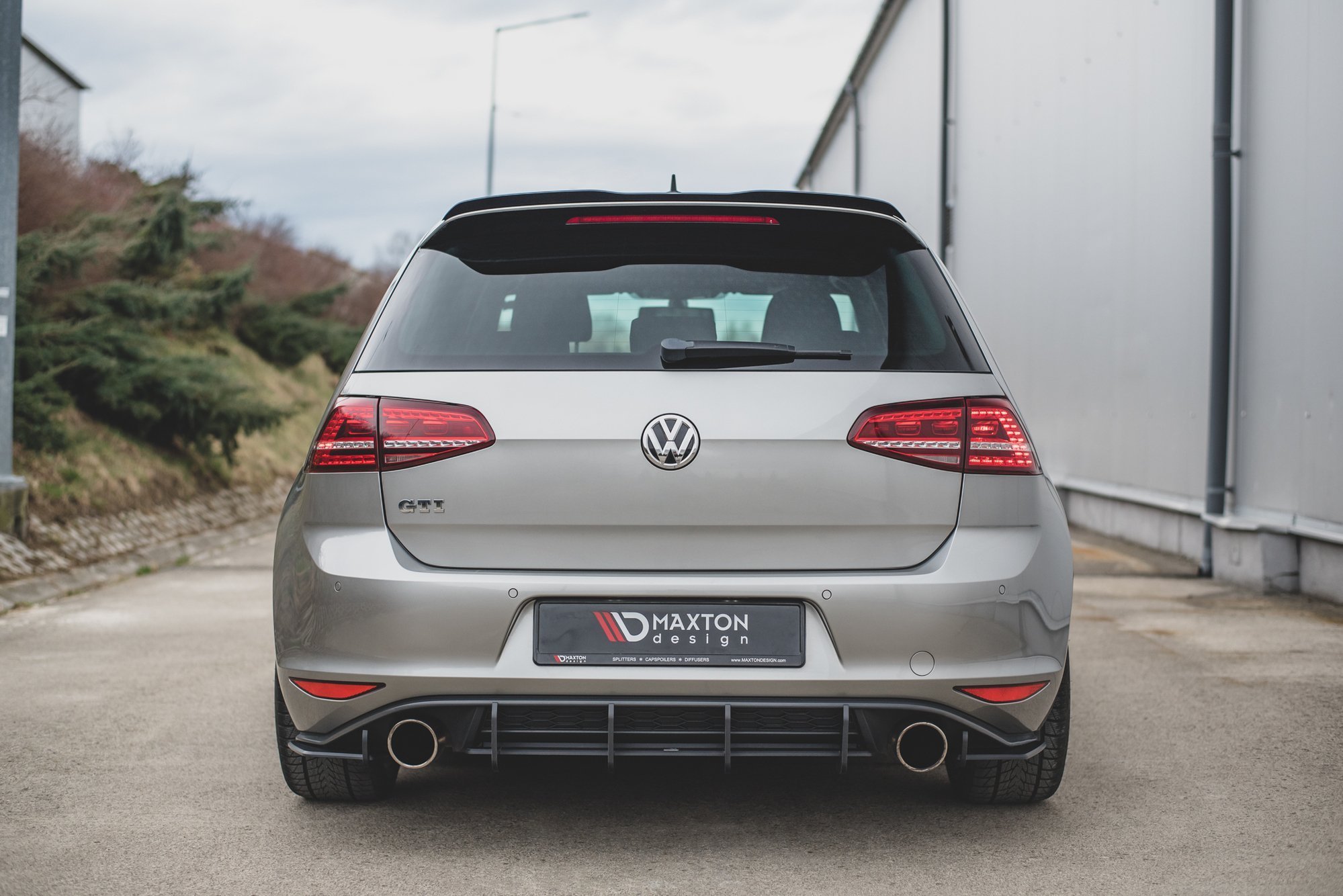 Street Pro Heck Ansatz Flaps V.1 L + R passend für VW Golf 7 GTI schwarz-rot