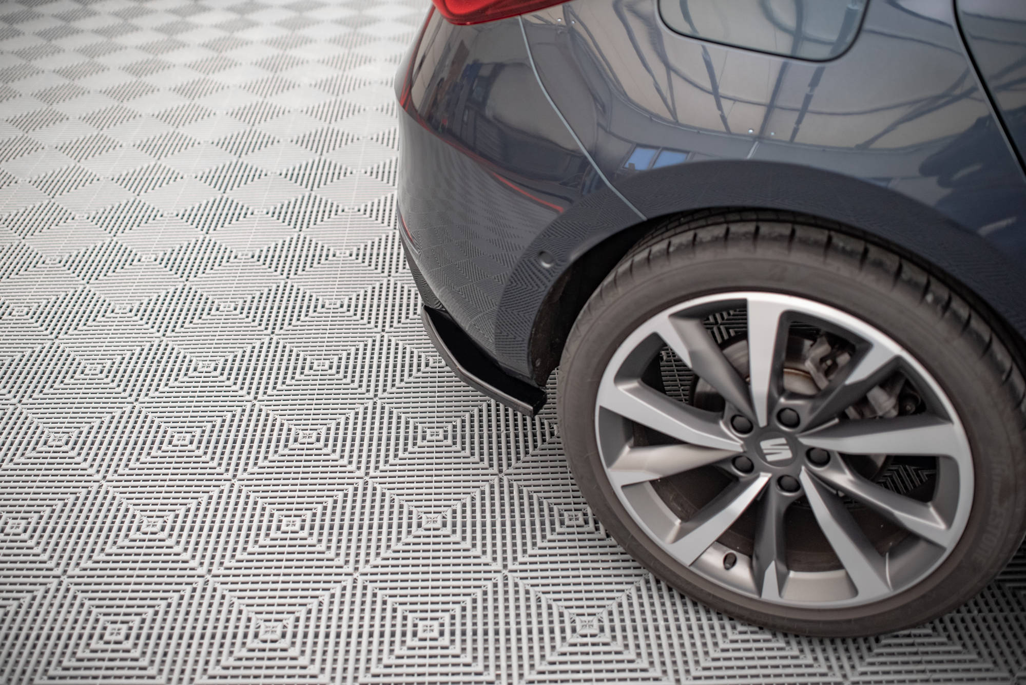 Street+ Heck Ansatz Flaps passend für Seat Leon FR Hatchback Mk4 schwarz Hochglanz
