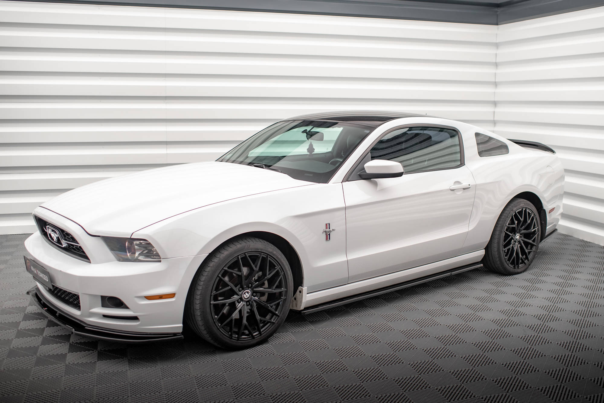 Street+ Seitenschweller Leisten passend für Ford Mustang Mk5 FL schwarz Hochglanz