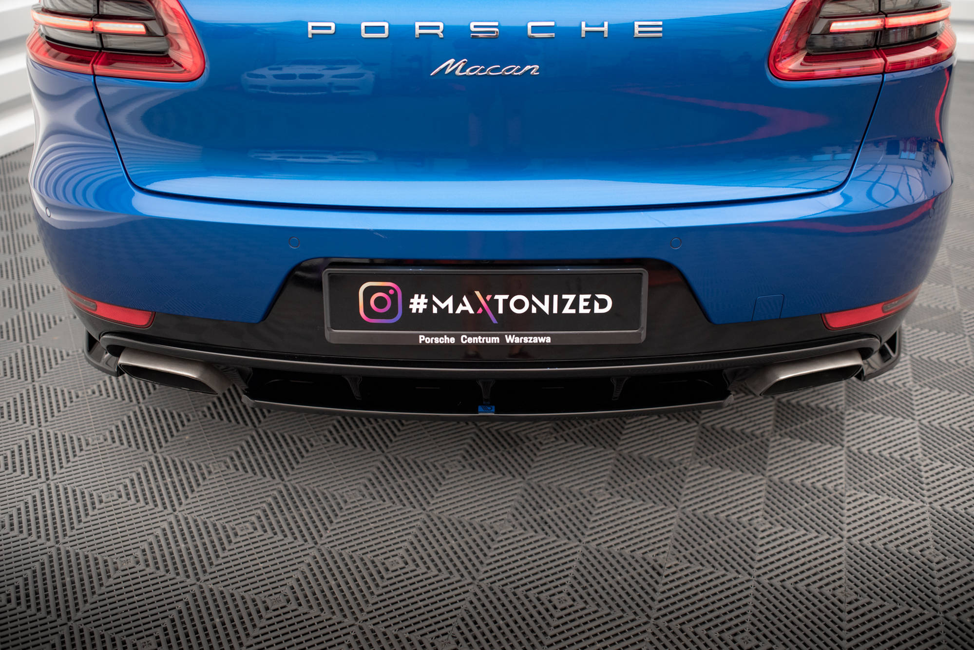 Street+ Mittlerer Diffusor Heck Ansatz passend für Porsche Macan Mk1 schwarz Hochglanz
