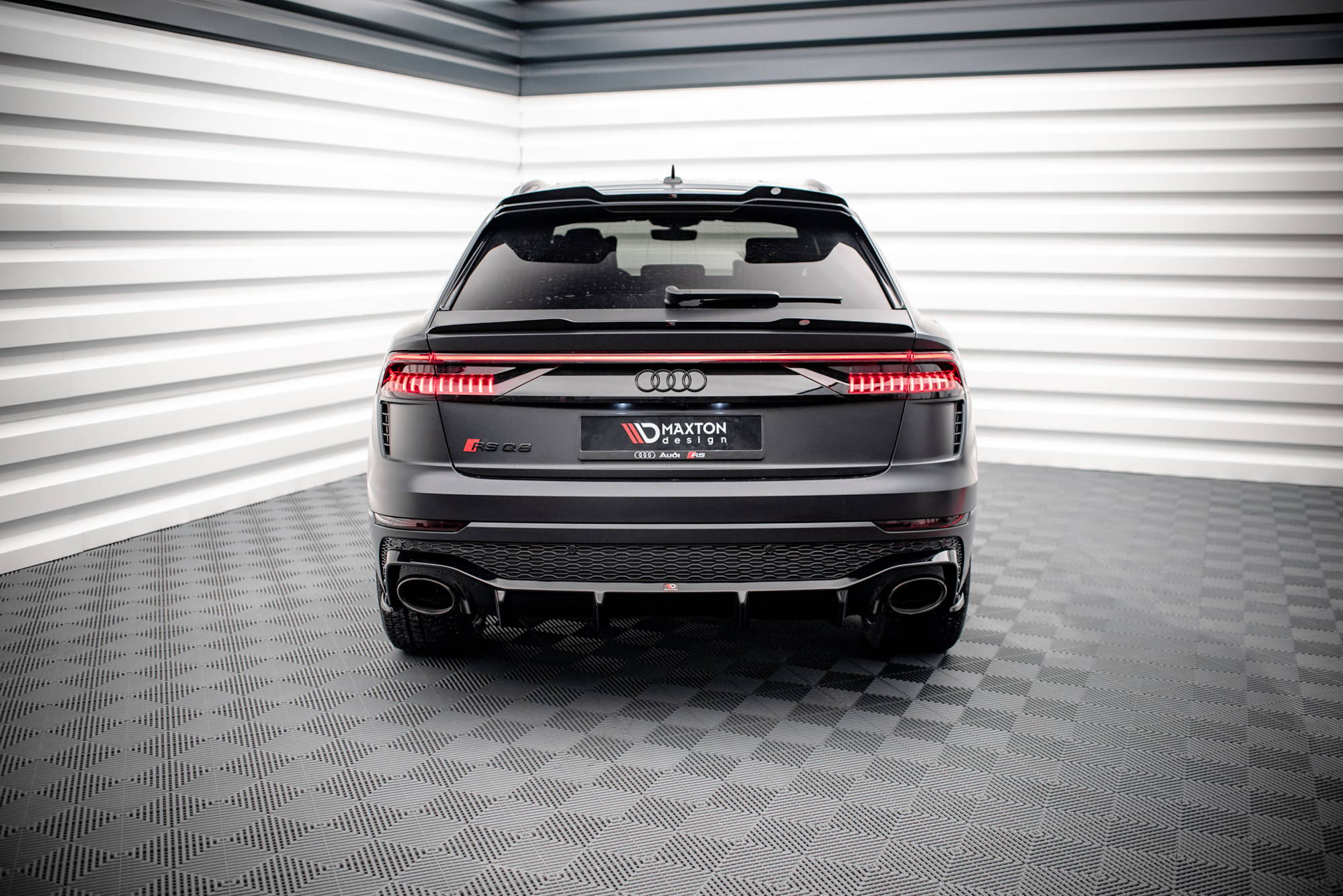 Street+ Heck Ansatz Diffusor passend für Audi RSQ8 Mk1 schwarz Hochglanz