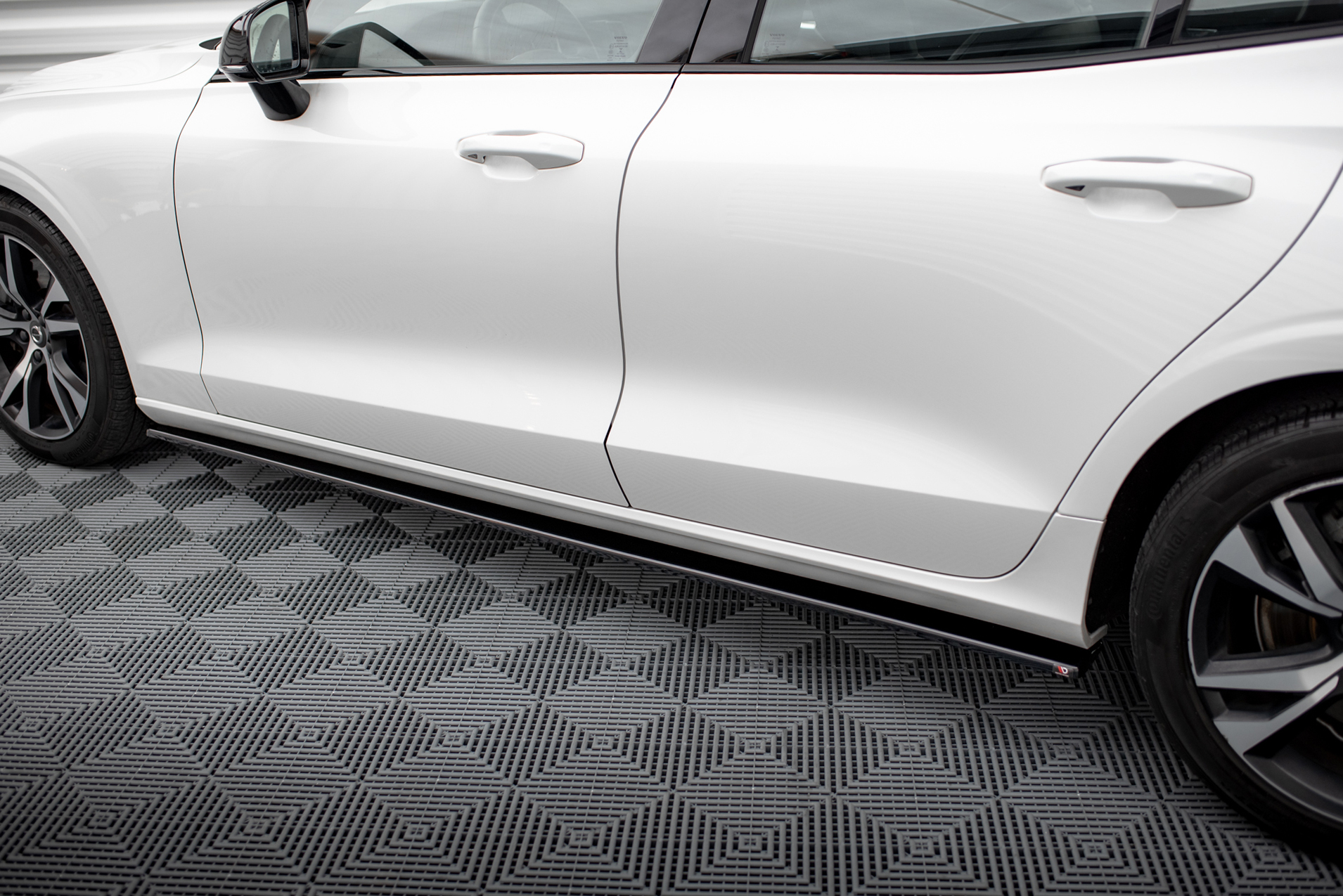 Street+ Seitenschweller Leisten V.2 passend für Volvo S60/V60 R-Design Mk3 schwarz Hochglanz