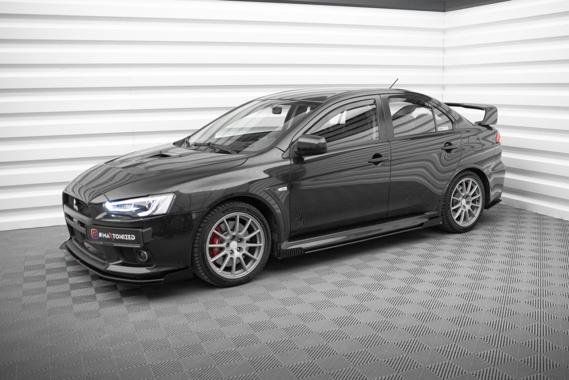 Street Pro Seitenschweller Leisten + Flaps passend für Mitsubishi Lancer EVO X schwarz Hochglanz