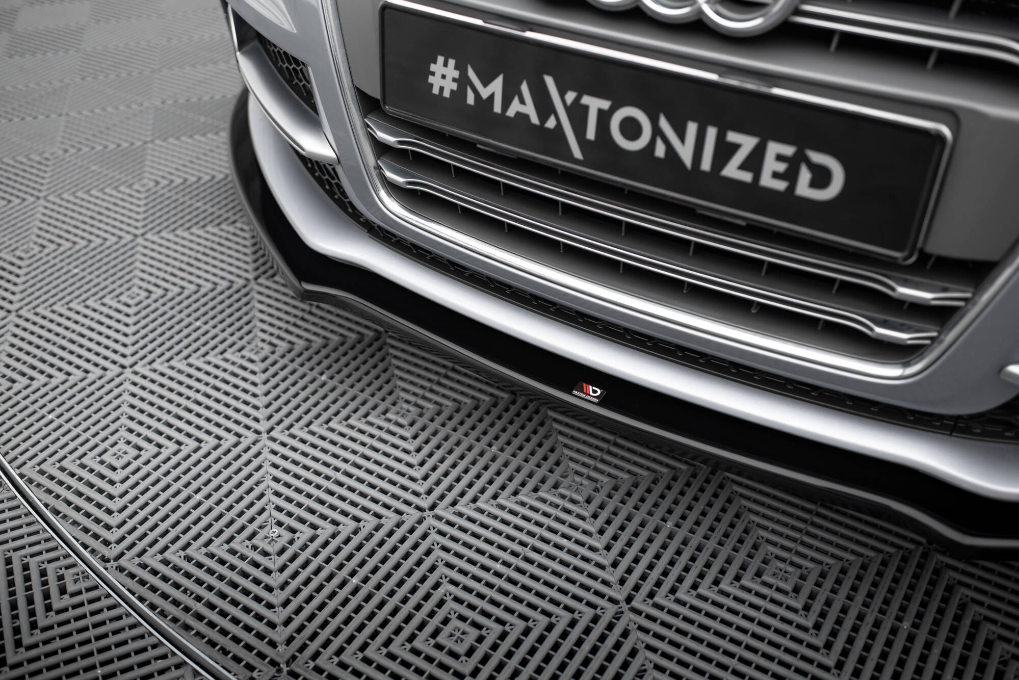 Front Ansatz V.1 für Audi TT S / TT S-Line 8J Facelift schwarz Hochglanz
