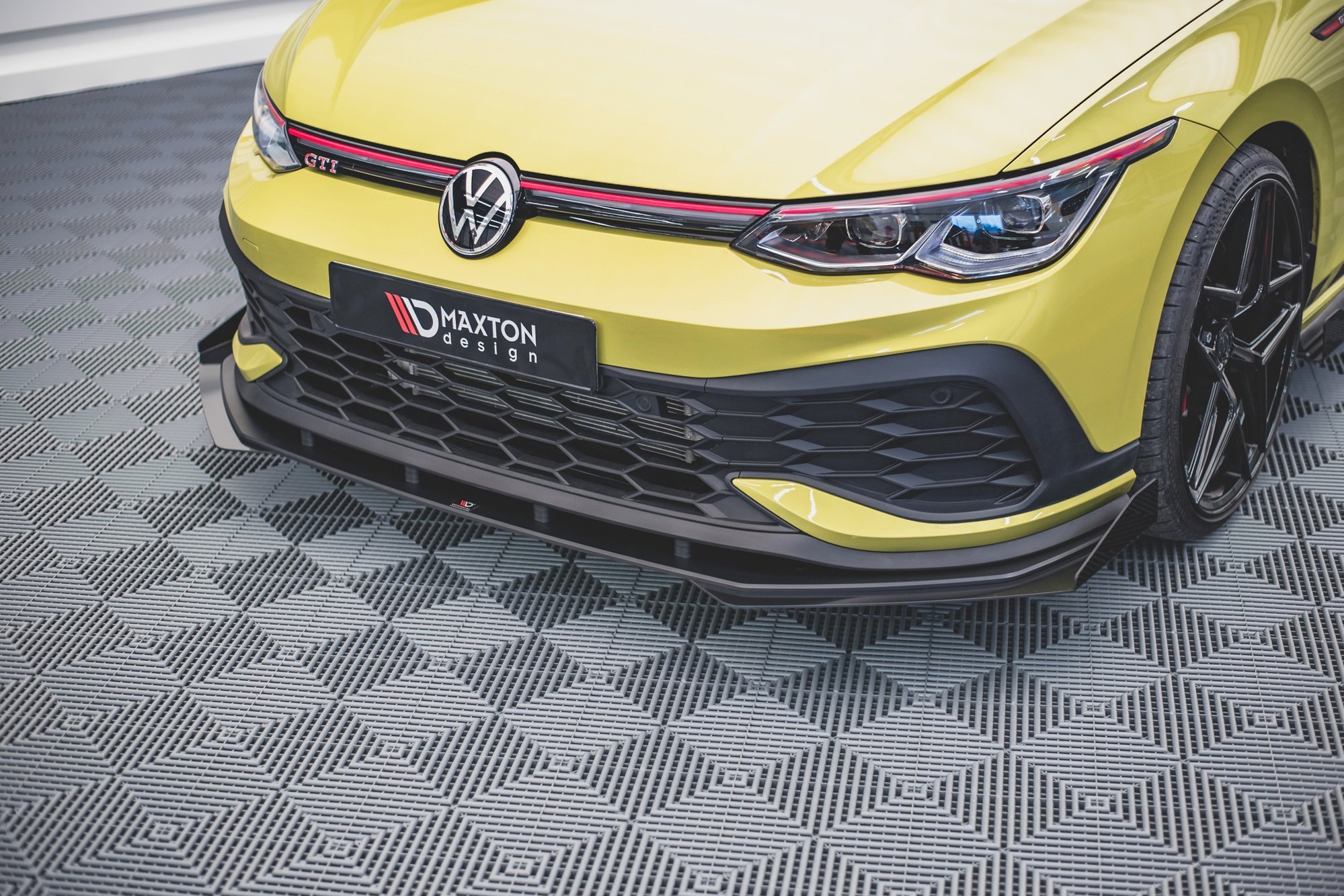 Street Pro Spoilerlippe Front Ansatz passend für VW Golf 8 GTI Clubsport rot+ Hochglanz Flaps