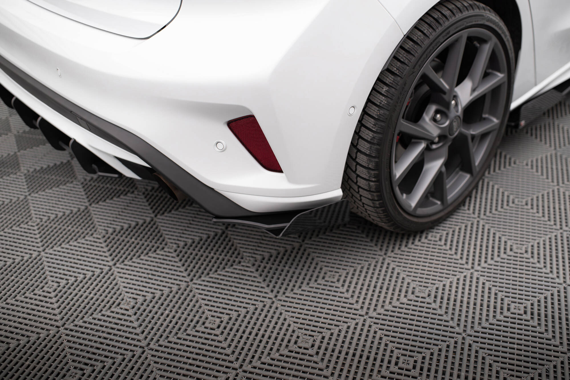 Street Pro Heck Ansatz Flaps Diffusor + Flaps für Ford Focus ST Mk4 schwarz Hochglanz