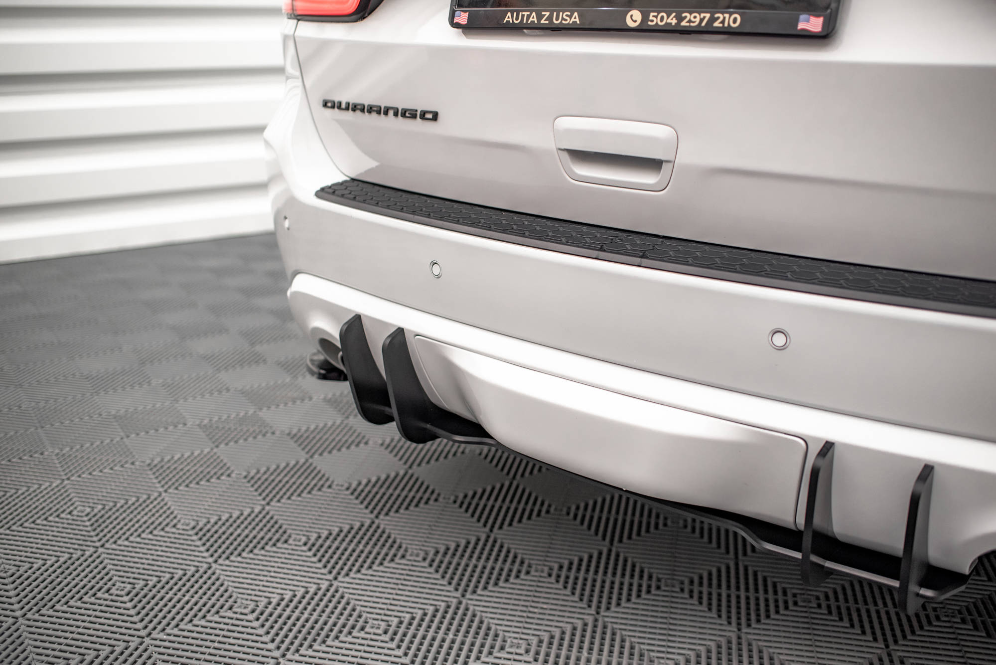 Street Pro Heckschürze Heck Ansatz Diffusor passend für Dodge Durango RT Mk3 schwarz-rot