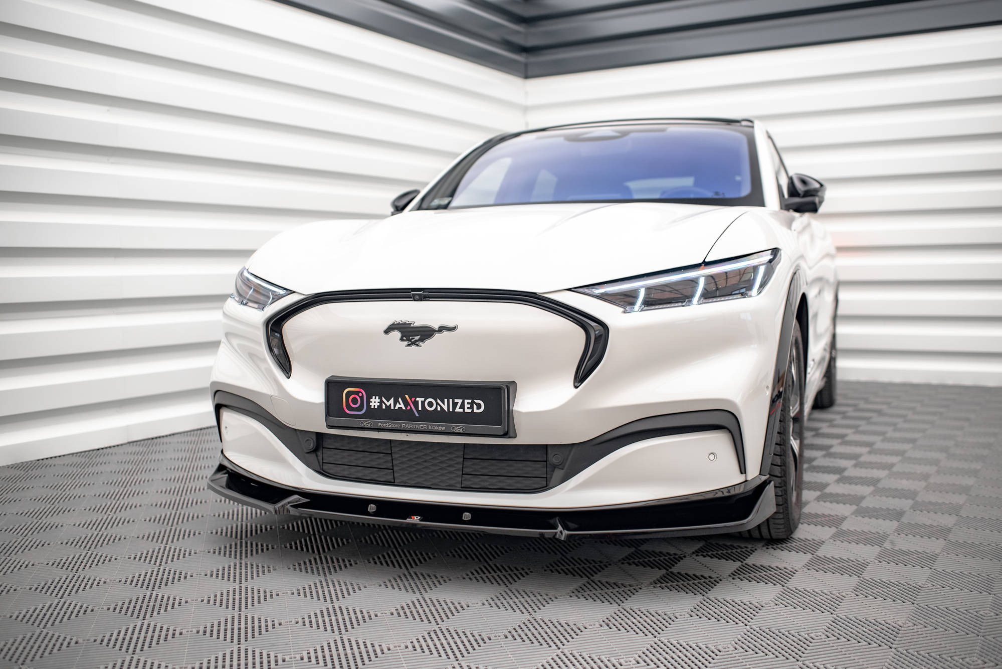 Street+ Spoilerlippe Front Ansatz V.1 passend für Ford Mustang Mach-E Mk1 schwarz Hochglanz