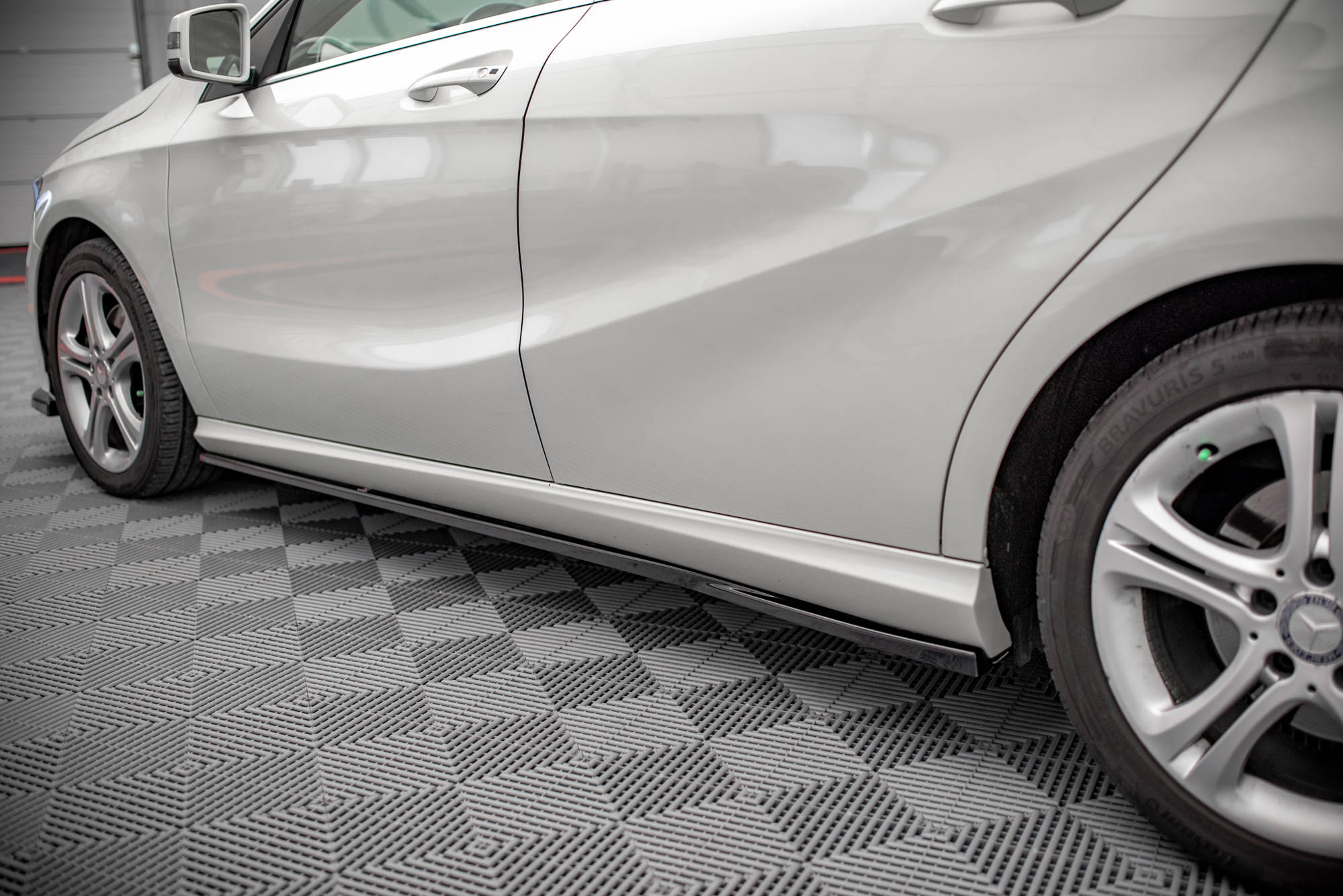 Street+ Seitenschweller Leisten V.2 passend für Mercedes A W176 schwarz Hochglanz
