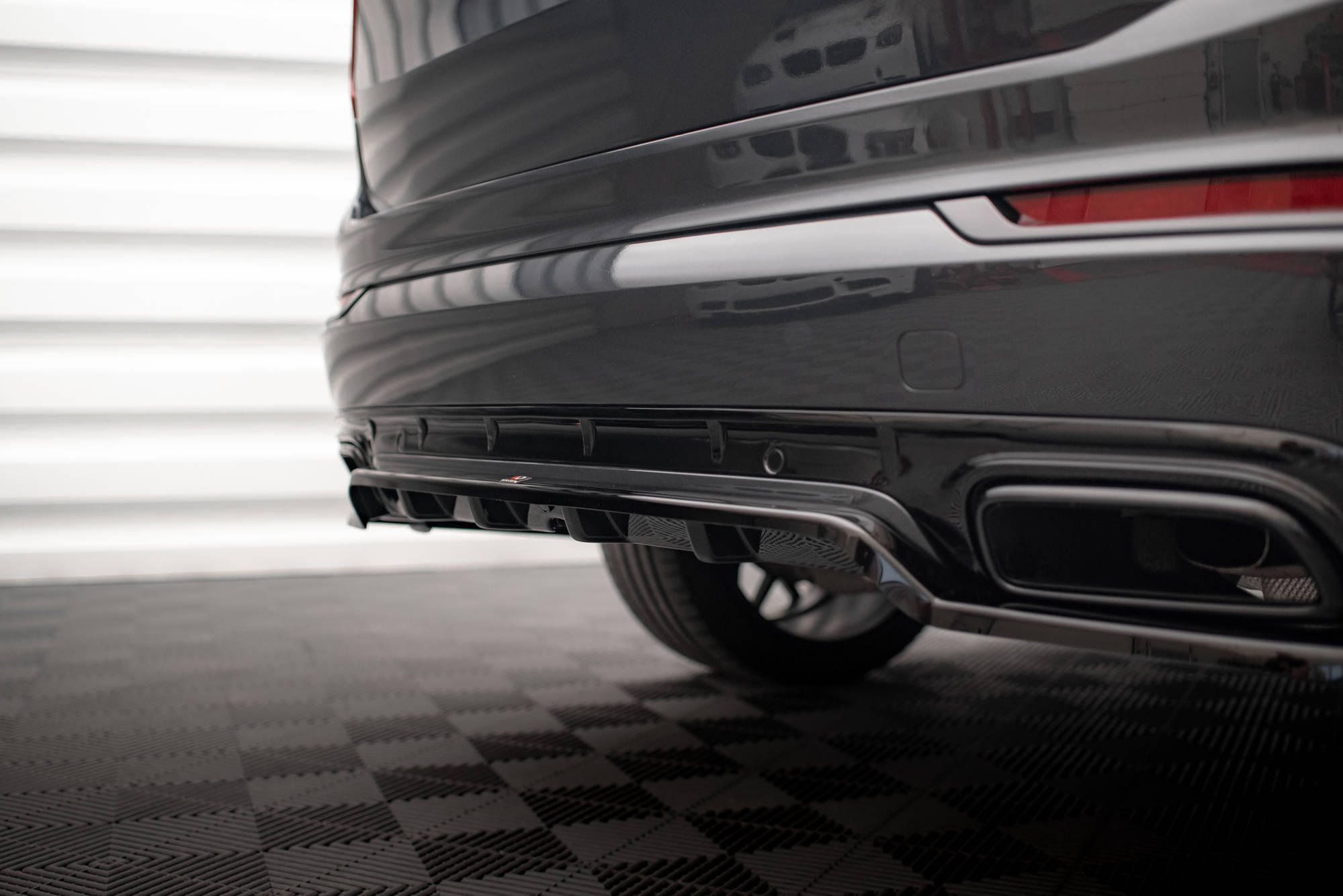 Street+ Mittlerer Diffusor RACE Heck Ansatz passend für Volvo XC90 R-Design Mk2 FL schwarz Hochglanz