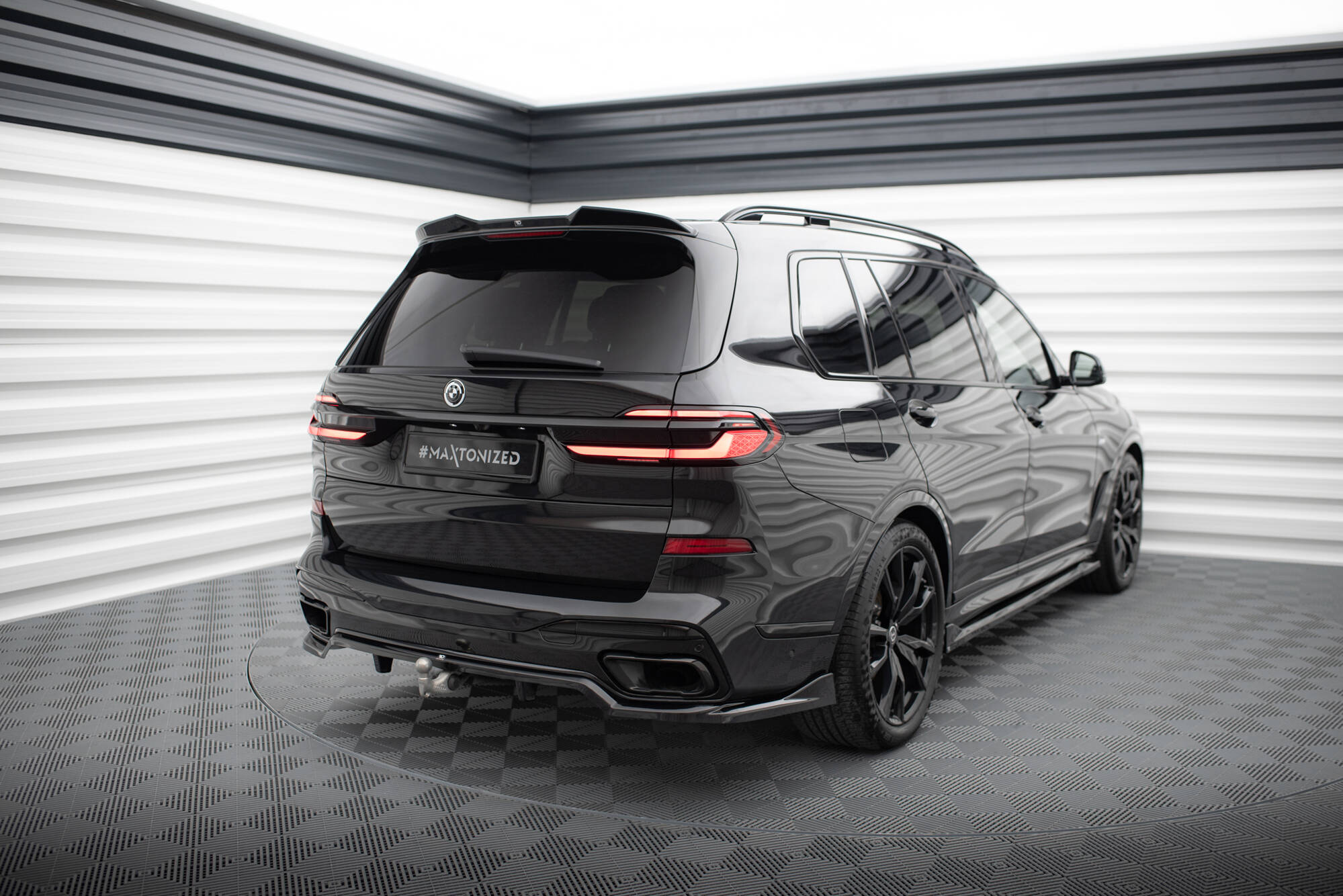 Street+ Mittlerer Diffusor RACE Heck Ansatz passend für BMW X7 M-Paket G07 FL schwarz Hochglanz