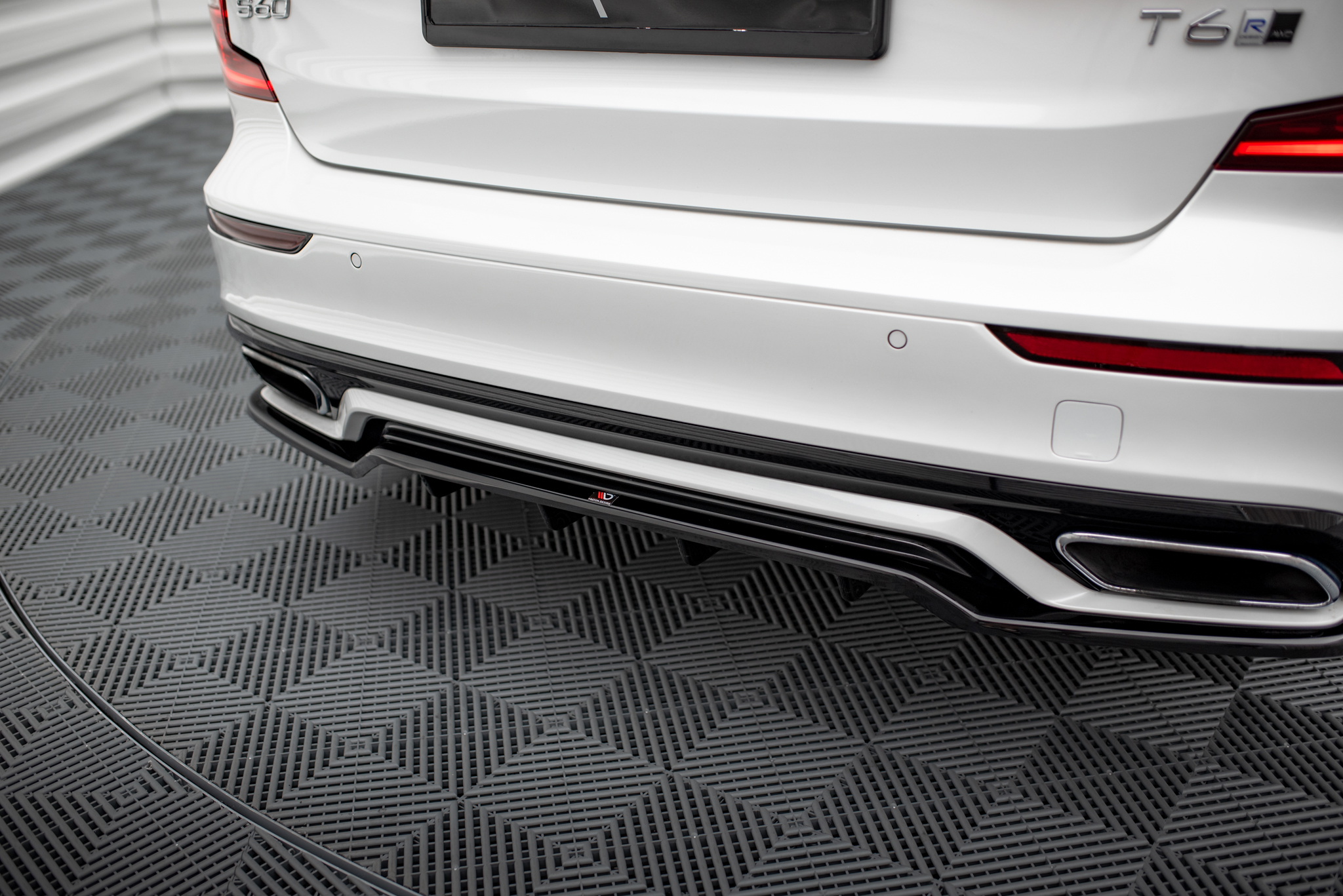 Street+ Mittlerer Diffusor RACE Heck Ansatz passend für Volvo S60/V60 R-Design Mk3 schwarz Hochglanz