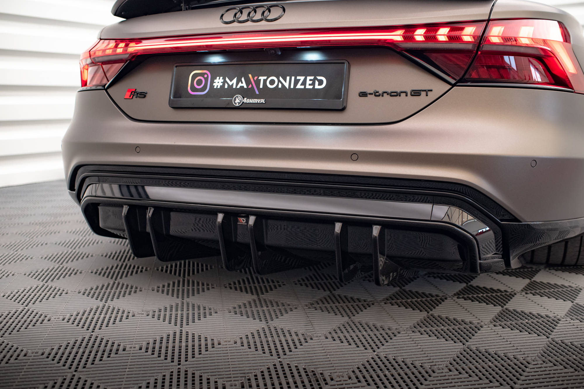 Street+ Heck Ansatz Diffusor passend für Audi e-Tron GT / RS GT Mk1 schwarz Hochglanz