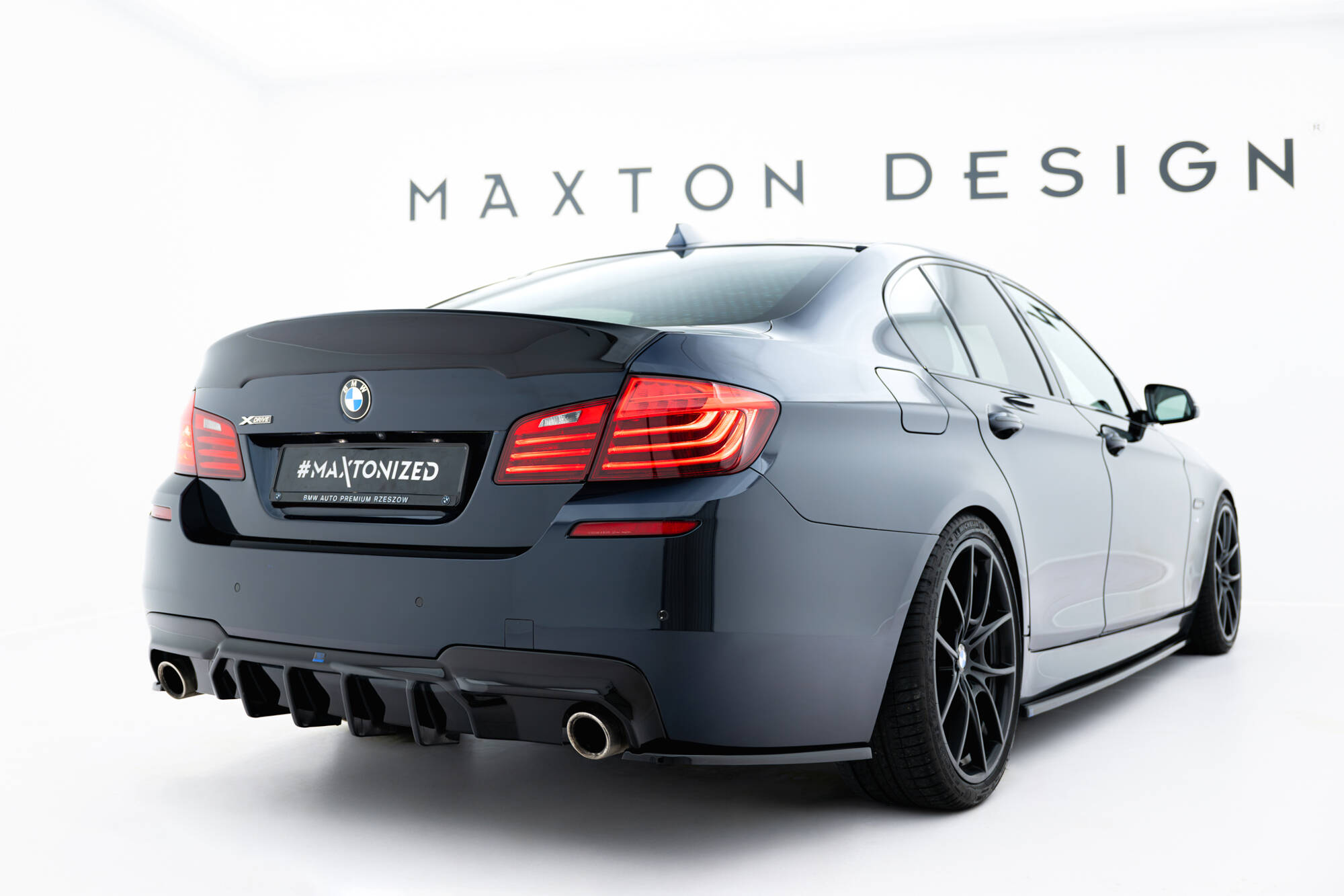 Street+ Heck Ansatz Flaps V.3 passend für BMW 5er M-Paket F10 / F11 schwarz Hochglanz