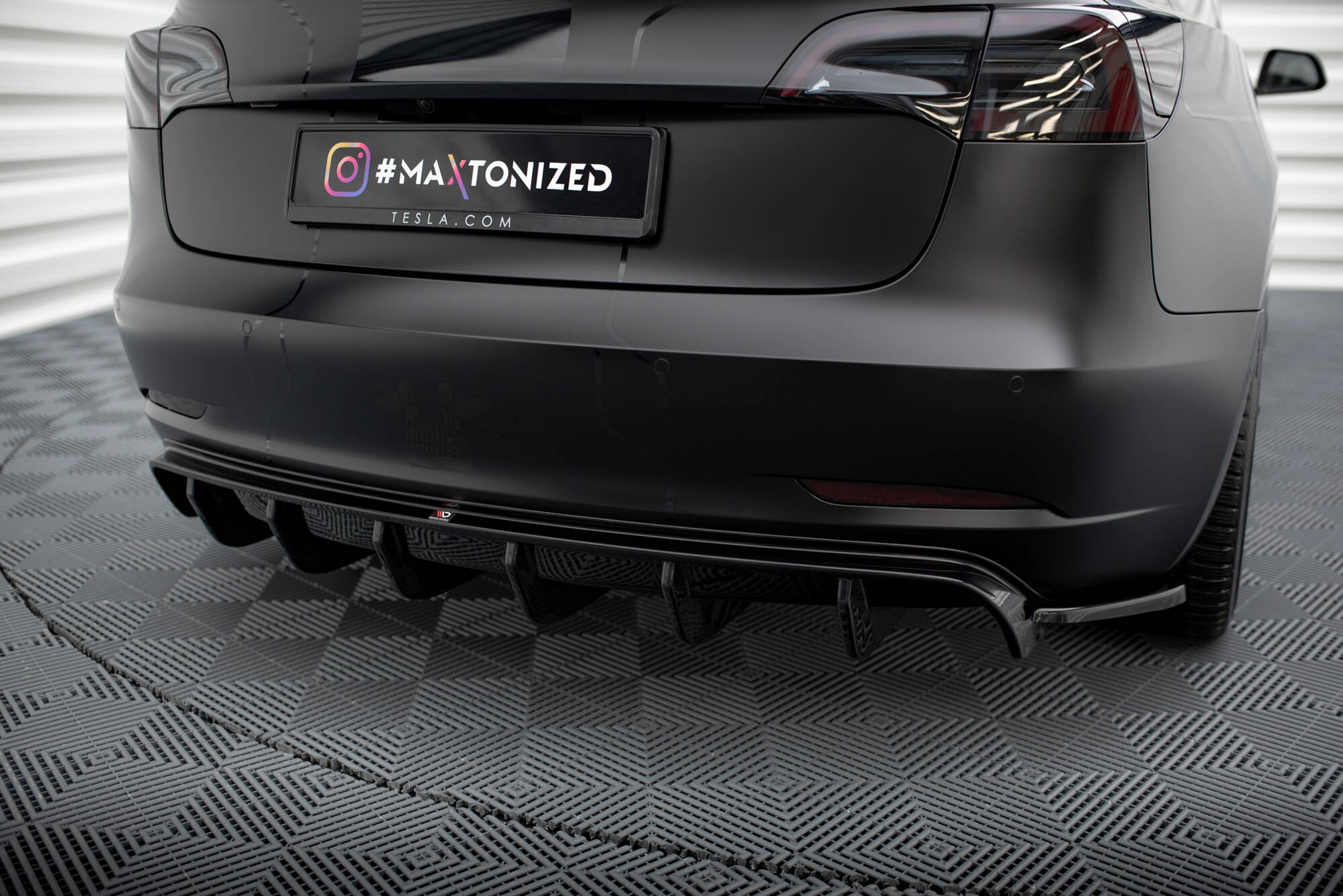 Heckansatz Diffusor V.2 passend für Tesla Model 3 schwarz Hochglanz