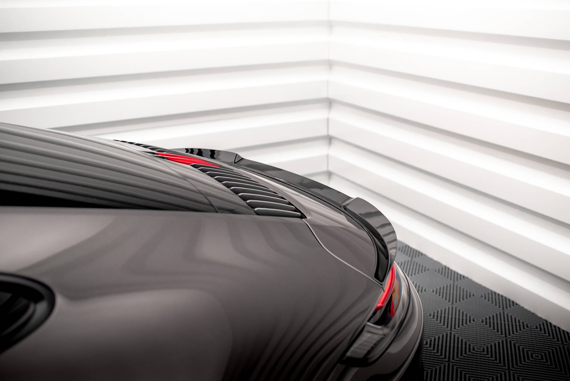 Heck Spoiler Aufsatz Abrisskante passend für Porsche 911 Carrera 4S 992 schwarz Hochglanz