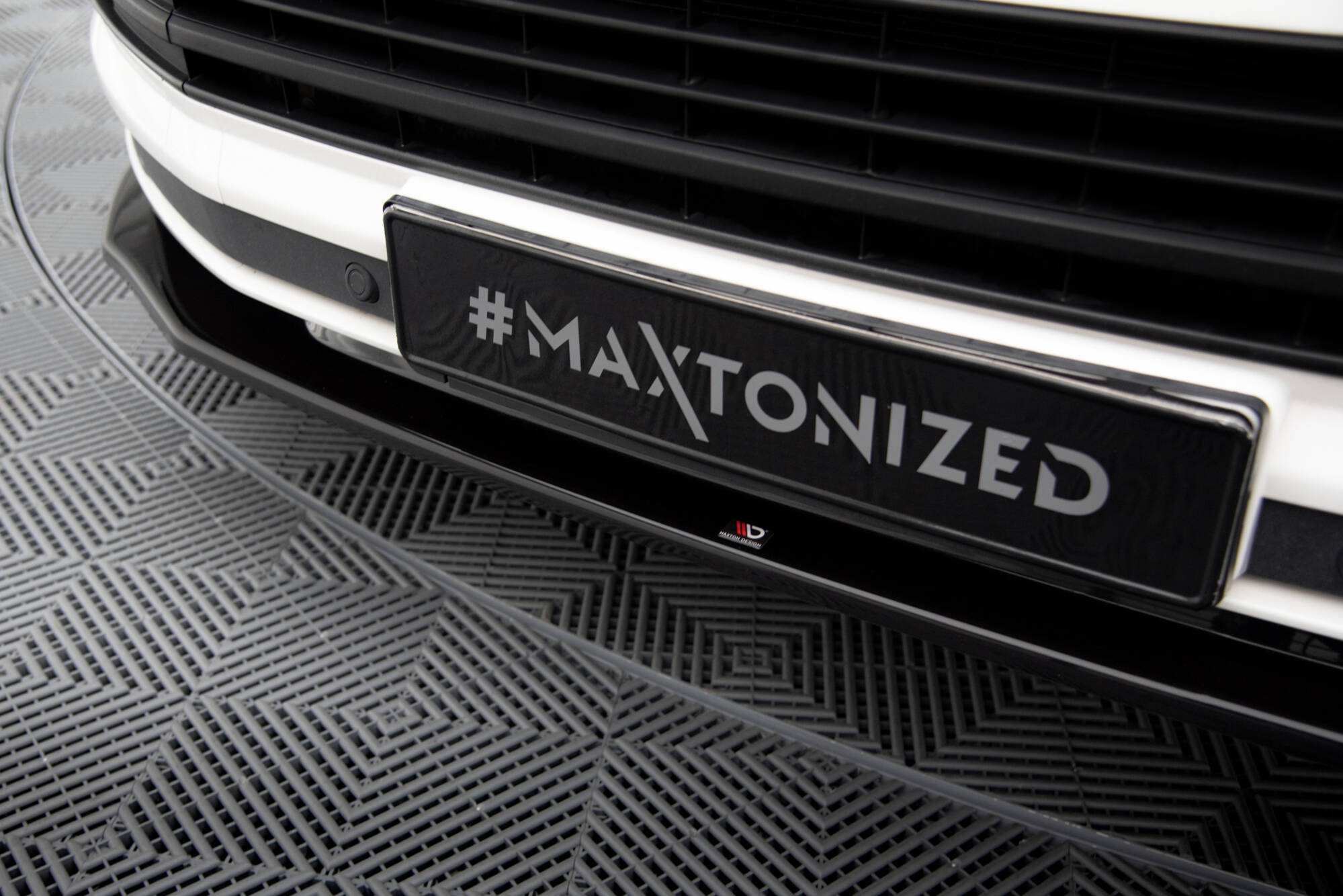 Front Ansatz V.2 für VW T6 schwarz Hochglanz