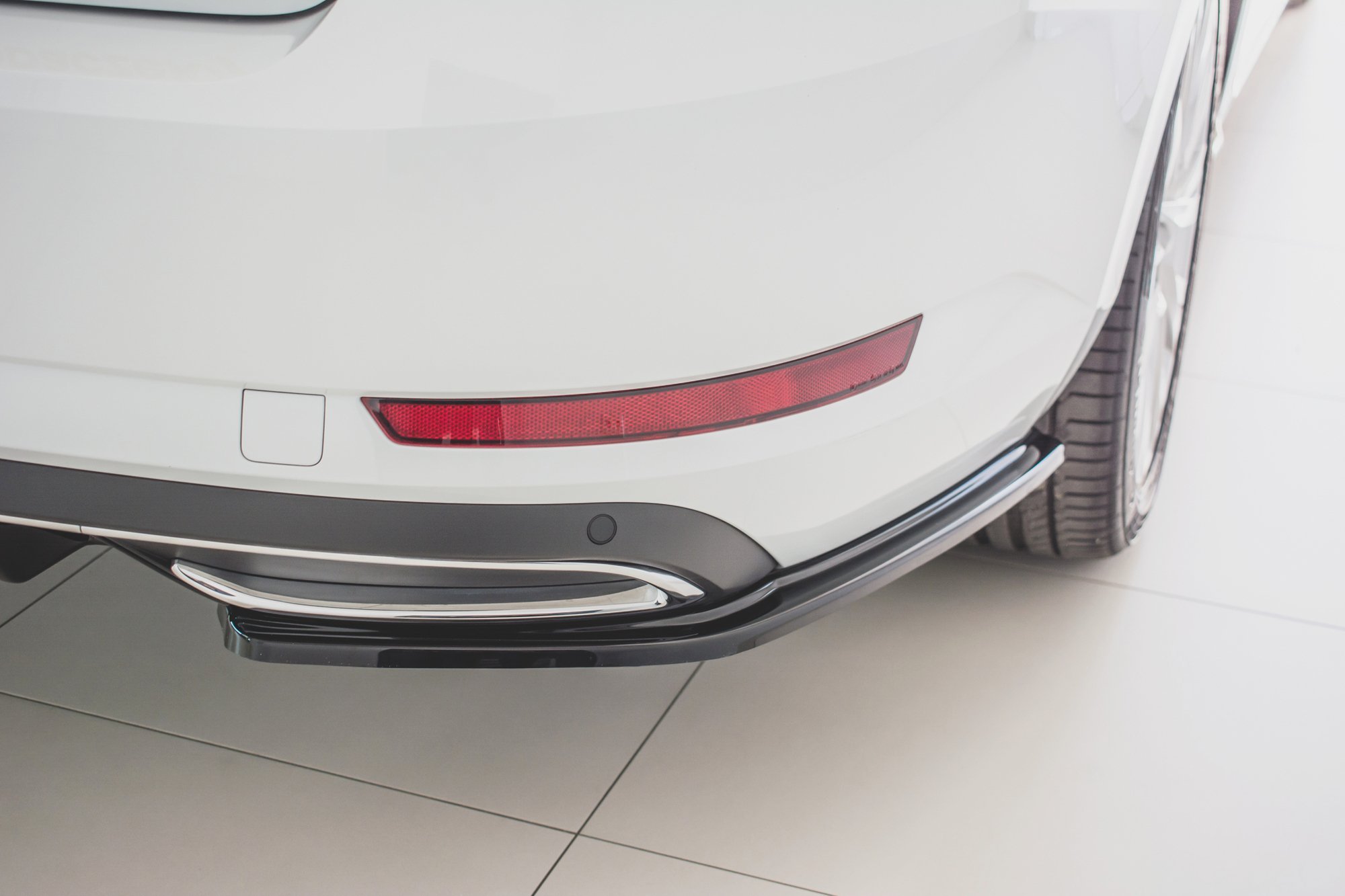 Heck Ansatz Flaps Diffusor für Skoda Superb Liftback / Combi Mk3 Facelift schwarz Hochglanz