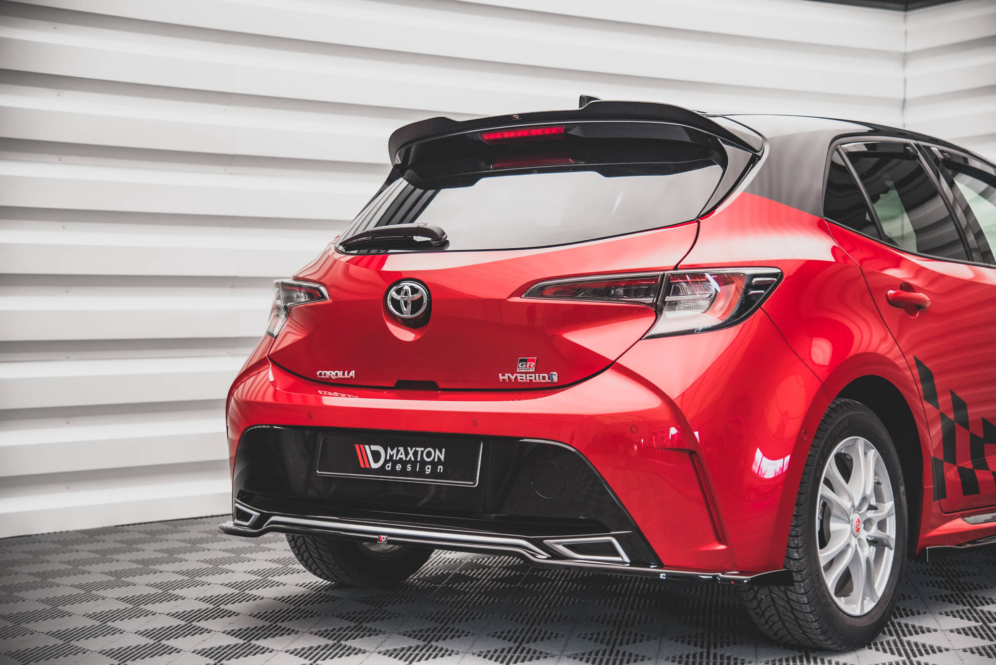 Street+ Mittlerer Diffusor Heck Ansatz passend für Toyota Corolla GR Sport Hatchback XII schwarz Hochglanz