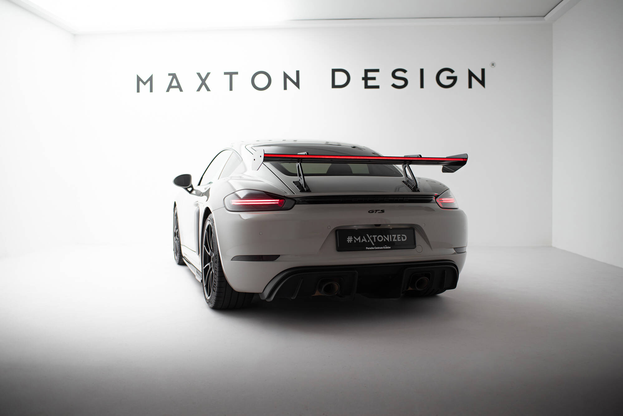 Carbon Heck Spoiler Heckflügel mit Schwan Halterung V.1 + LED passend für Porsche 718 Cayman 982c