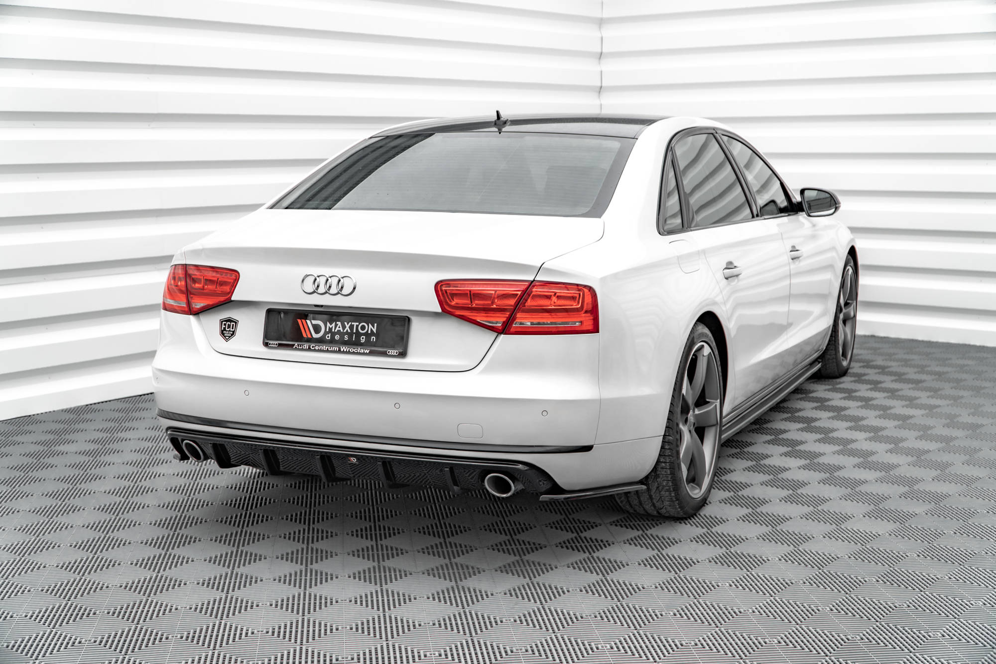 Street+ Heck Ansatz Diffusor passend für Audi A8 D4 schwarz Hochglanz