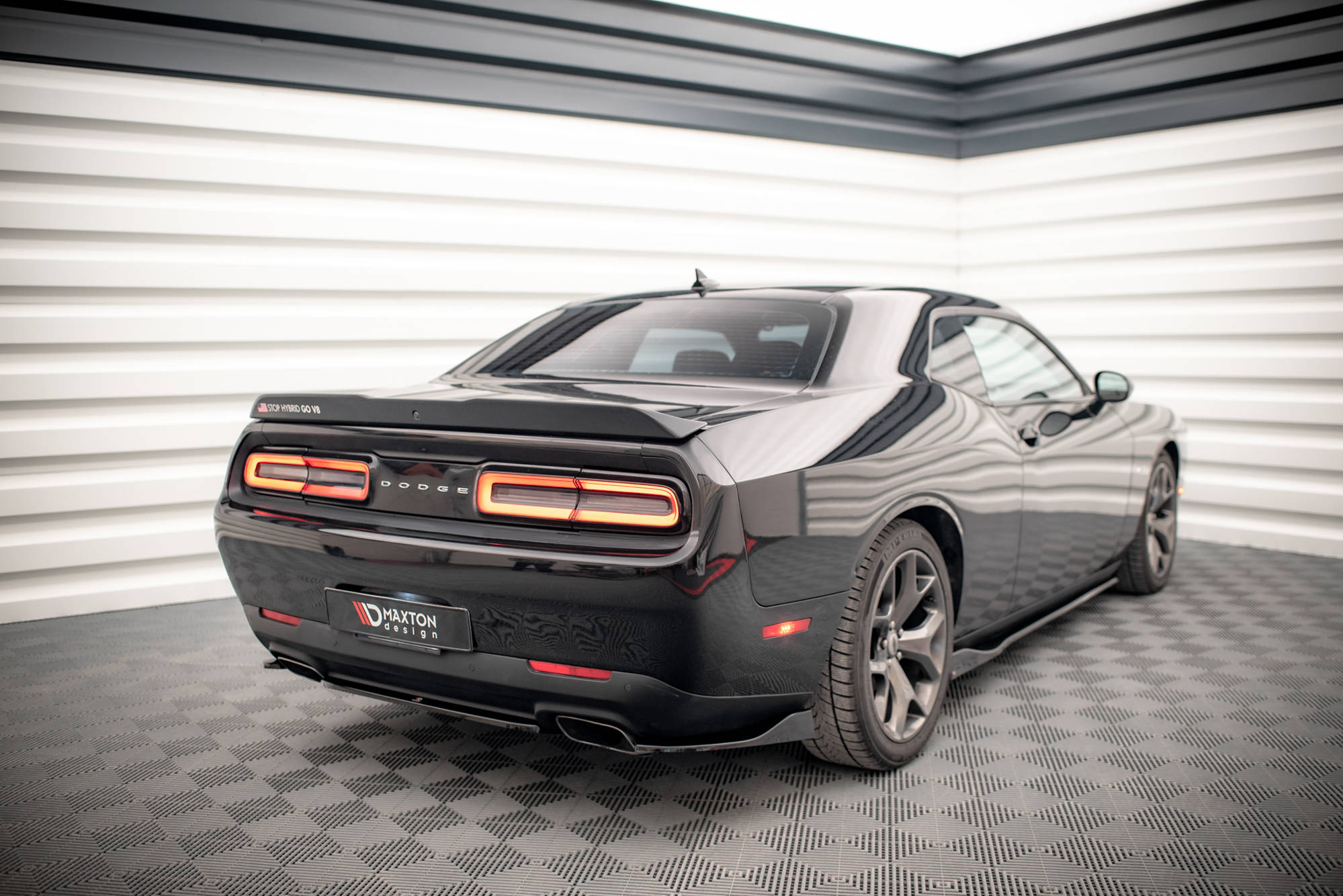 Street+ Mittlerer Diffusor Heck Ansatz passend für Dodge Challenger GT Mk3 FL schwarz Hochglanz