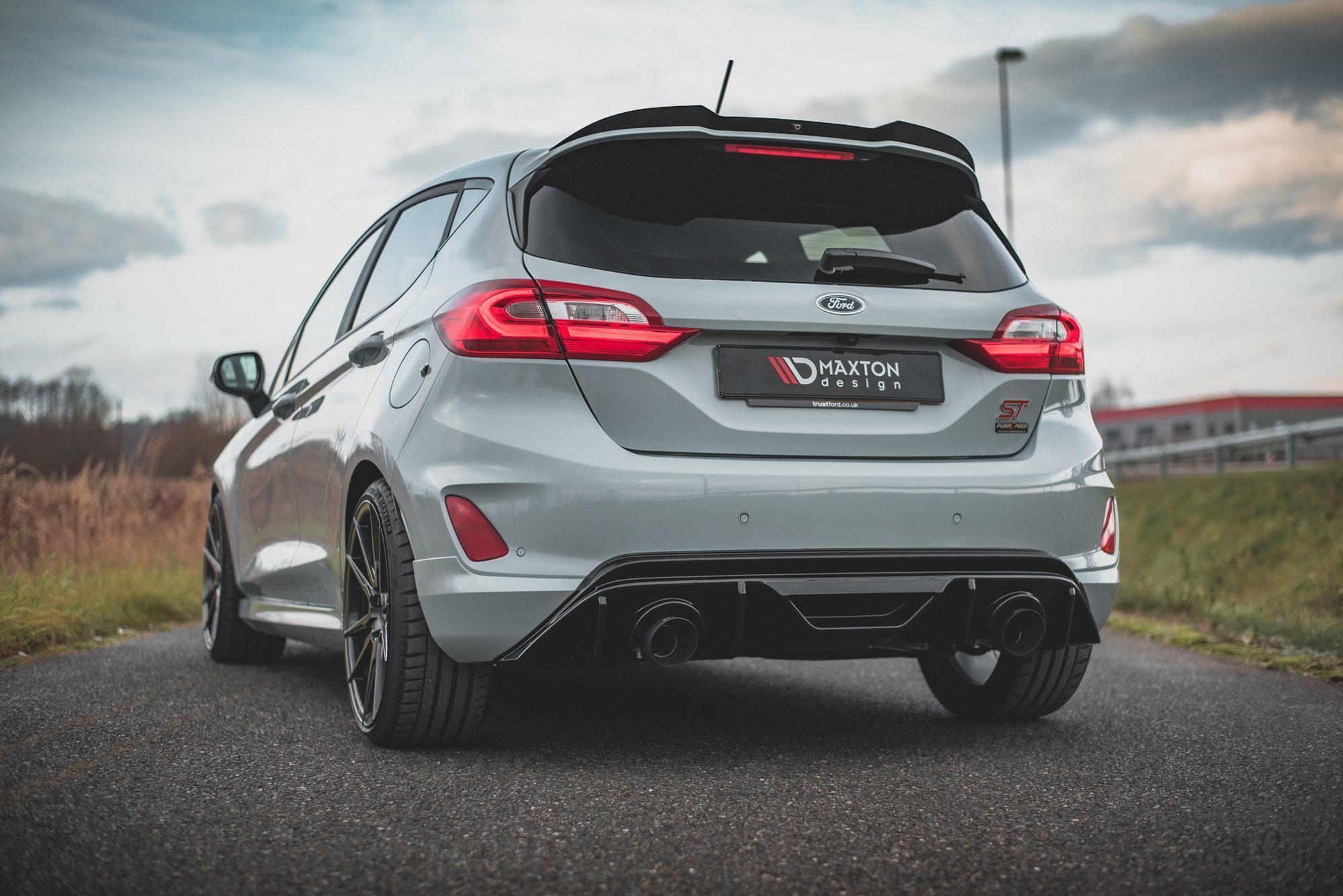Street+ Heck Ansatz Diffusor + Milltek Sport Auspuffverlängerung passend für Ford Fiesta ST Mk8 + GPF System