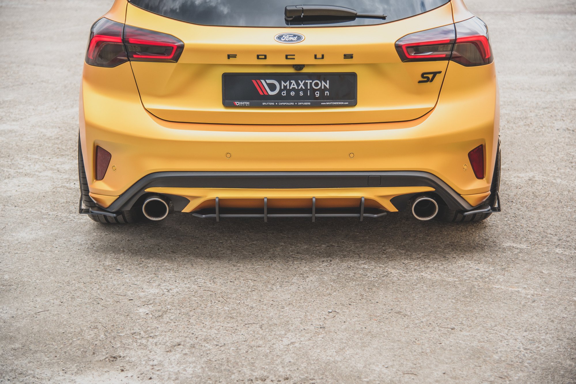 Street Pro Heck Ansatz Flaps Diffusor +Flaps für Ford Focus ST Mk4 schwarz Hochglanz