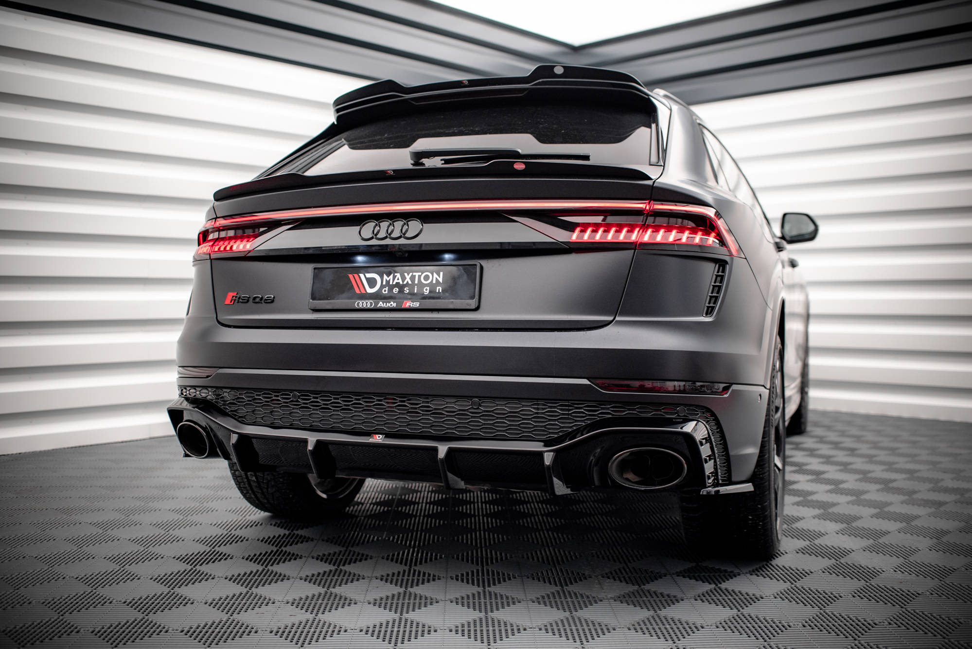 Street+ Heck Ansatz Diffusor passend für Audi RSQ8 Mk1 schwarz Hochglanz