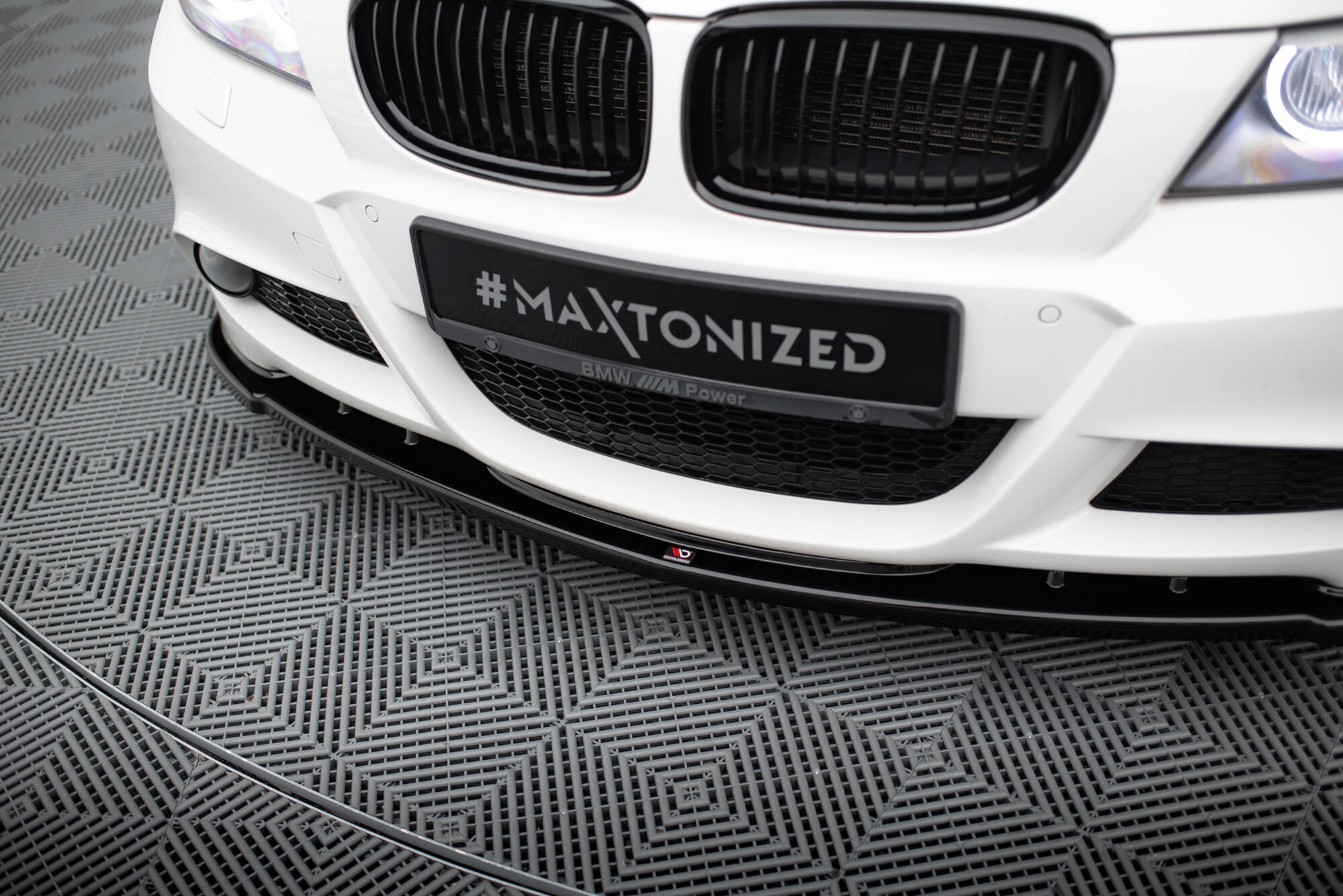 Front Ansatz V.1 für BMW 3er Limousine / Touring M-Paket E90 / E91 Facelift schwarz Hochglanz