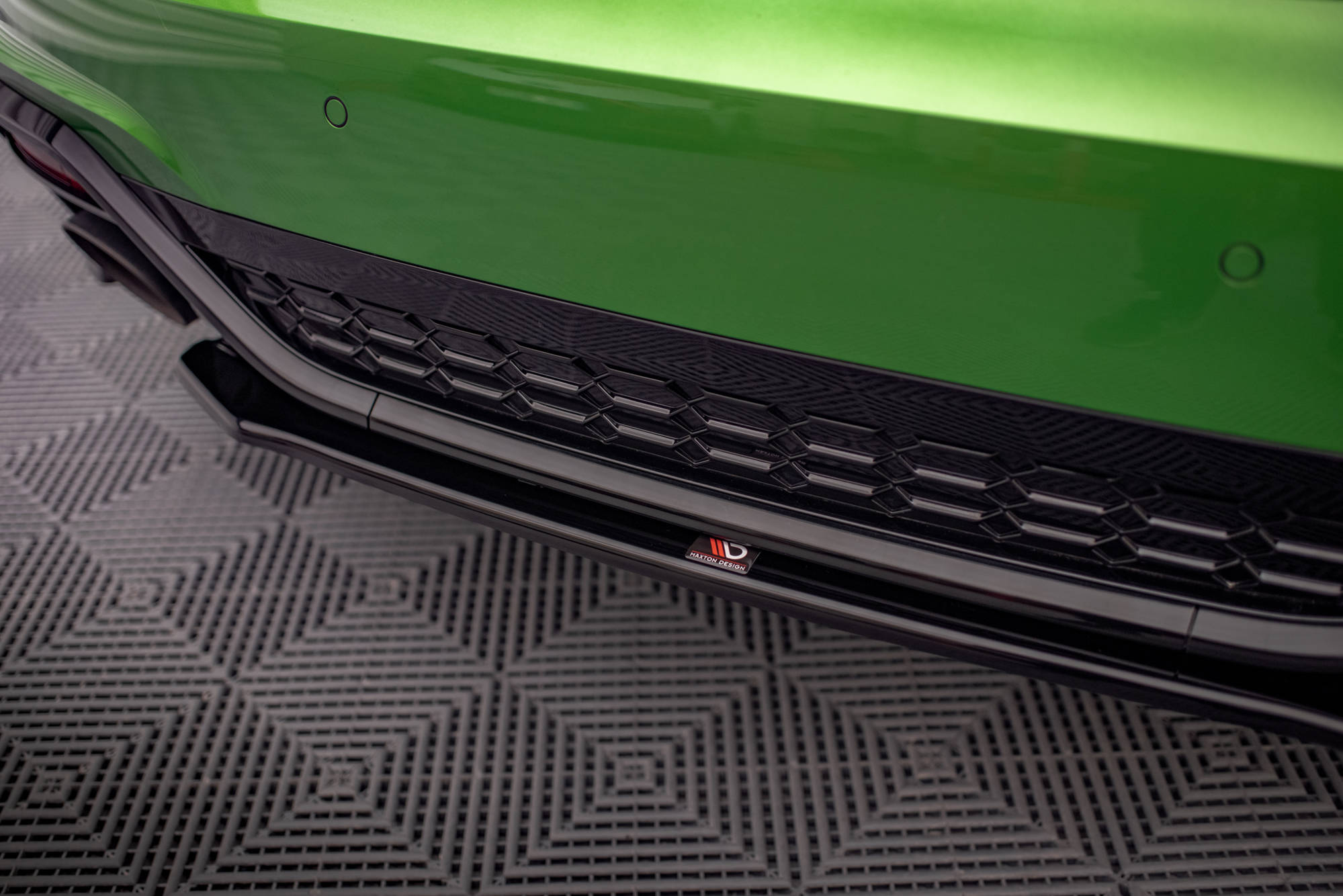 Street+ Mittlerer Diffusor Heck Ansatz passend für Audi RS5 F5 FL schwarz Hochglanz